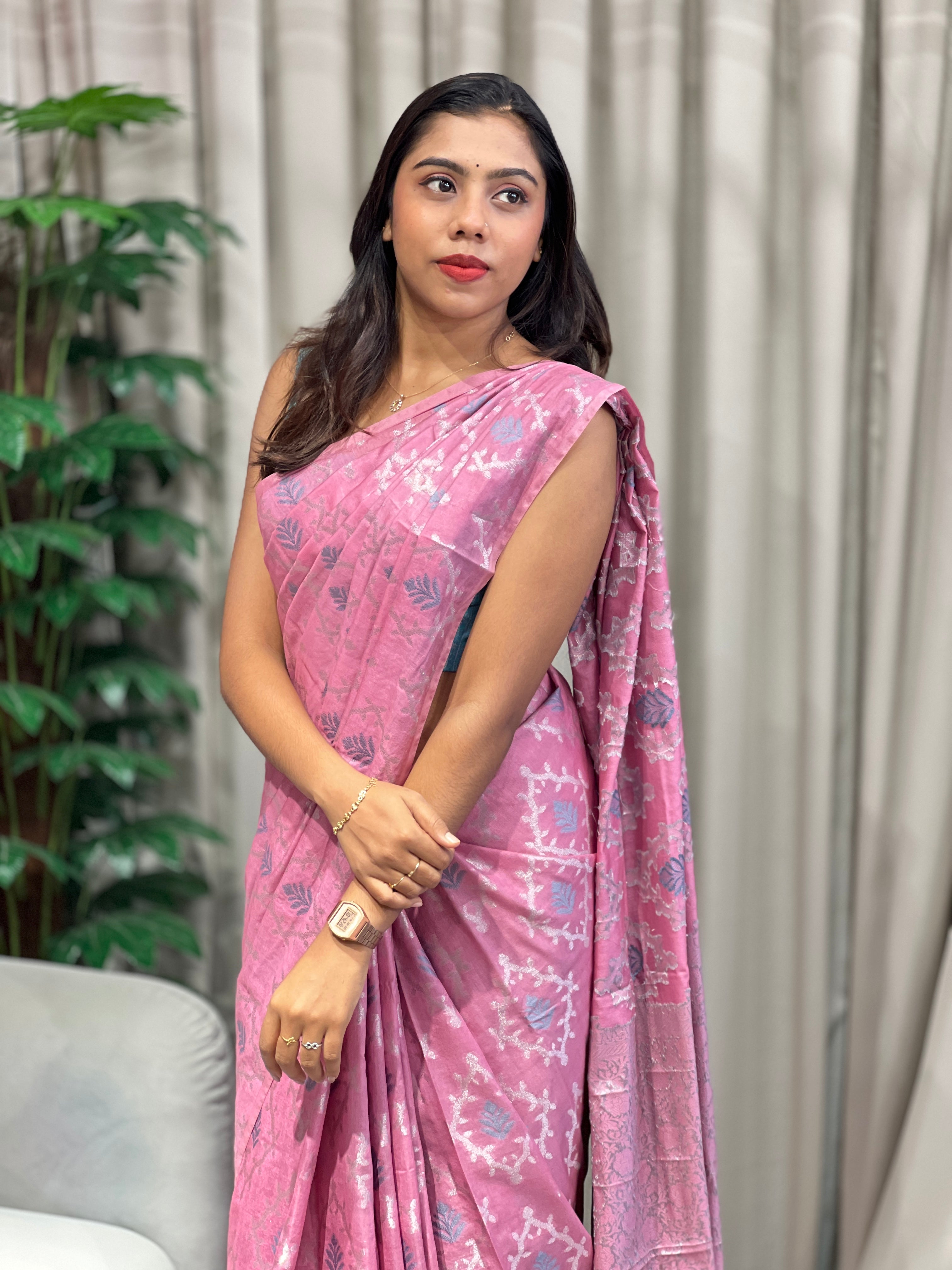 Zari And Thread Woven Banarasi Silk Saree | YNG974