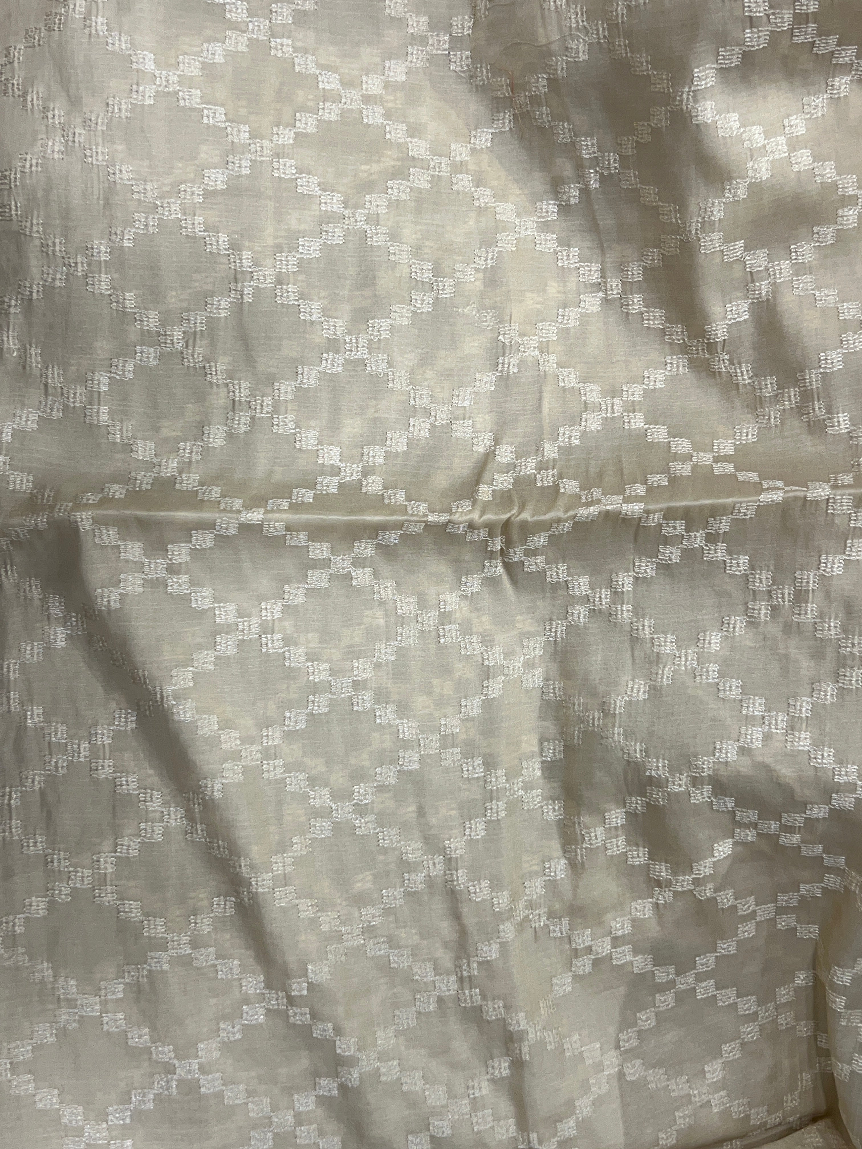 Machine Embroidery Geometric Patterned Tussar Finish Saree | SUN365
