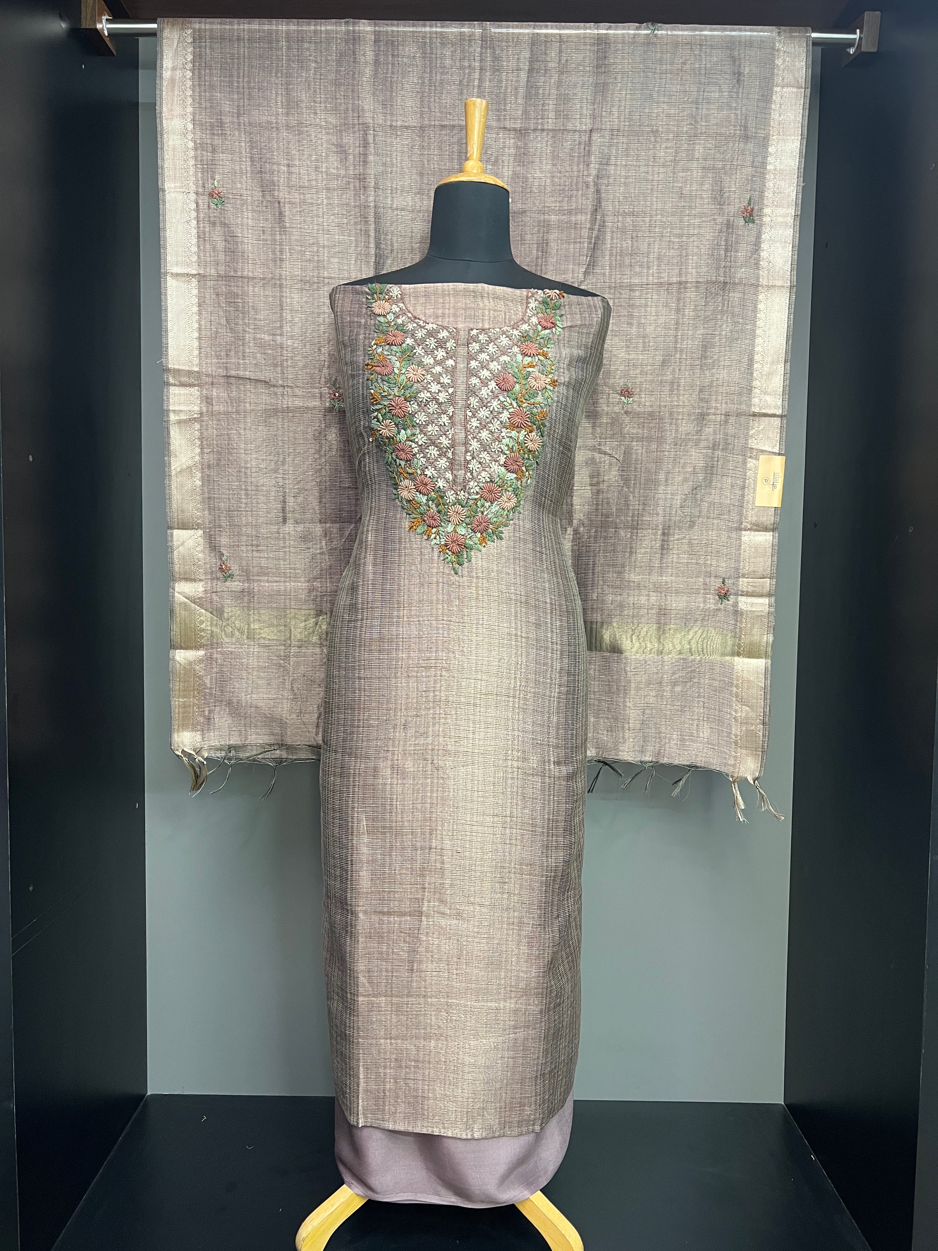 Floral Hand Embroidered Detailed Tissue Organza Salwar Set | SGS191