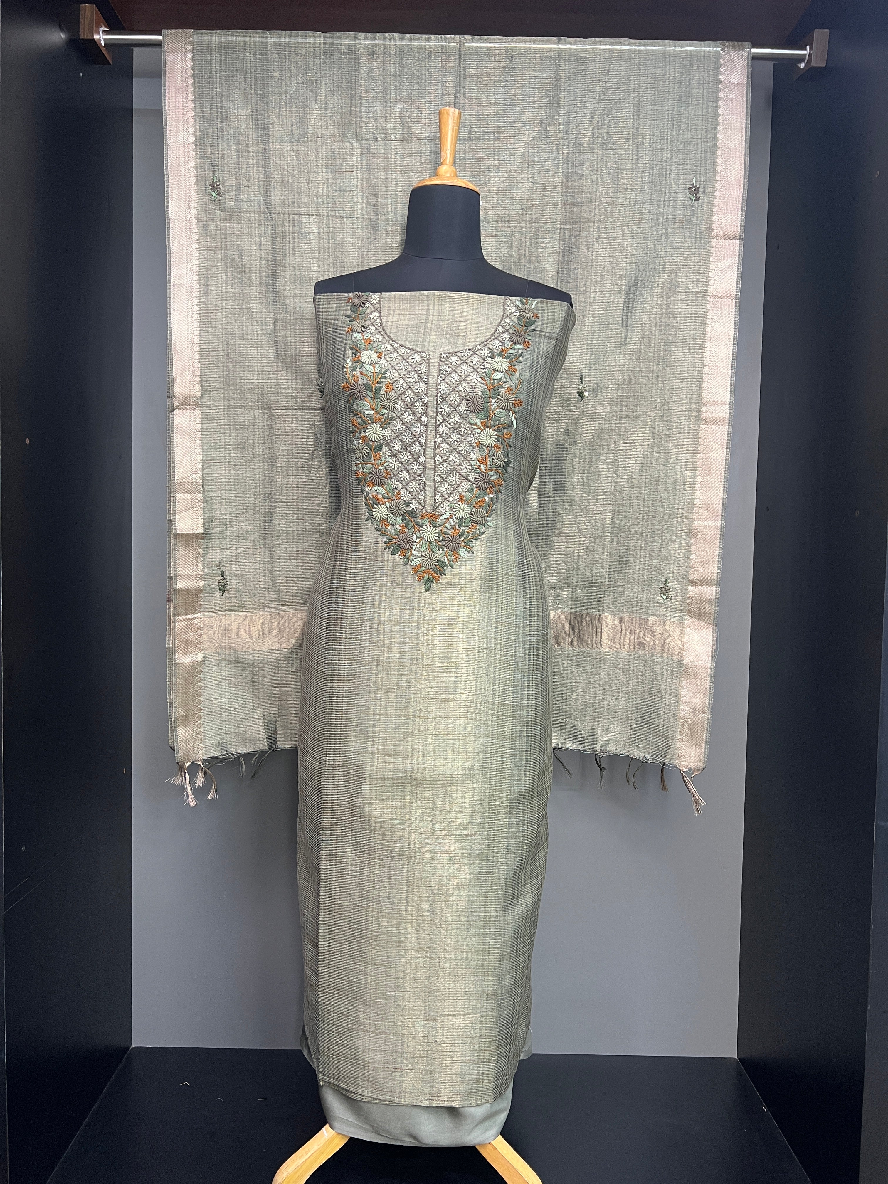 Floral Hand Embroidered Detailed Tissue Organza Salwar Set | SGS192