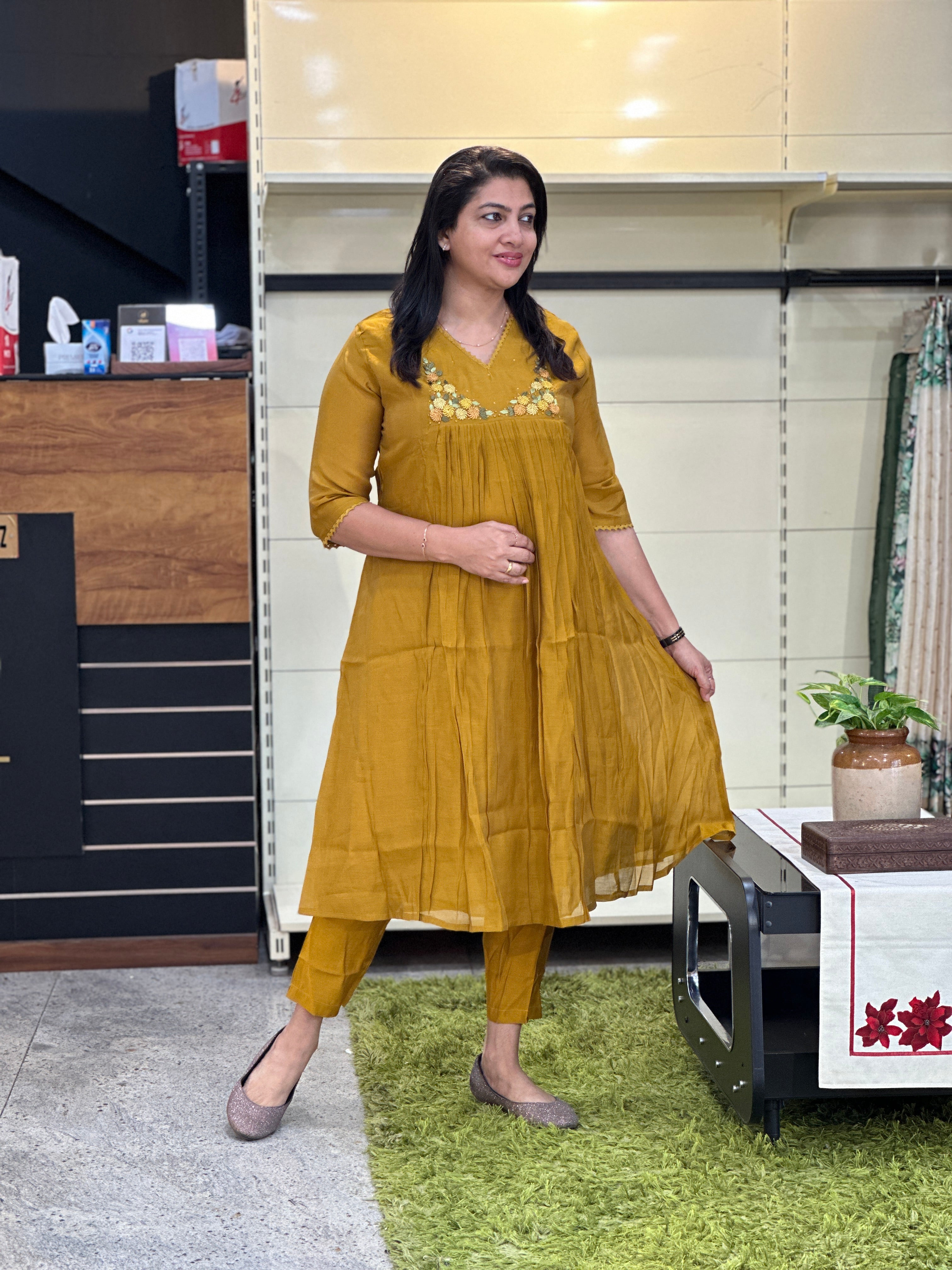 Hand Embroidery Detailed Mul Chanderi Kurta Set | SRF143