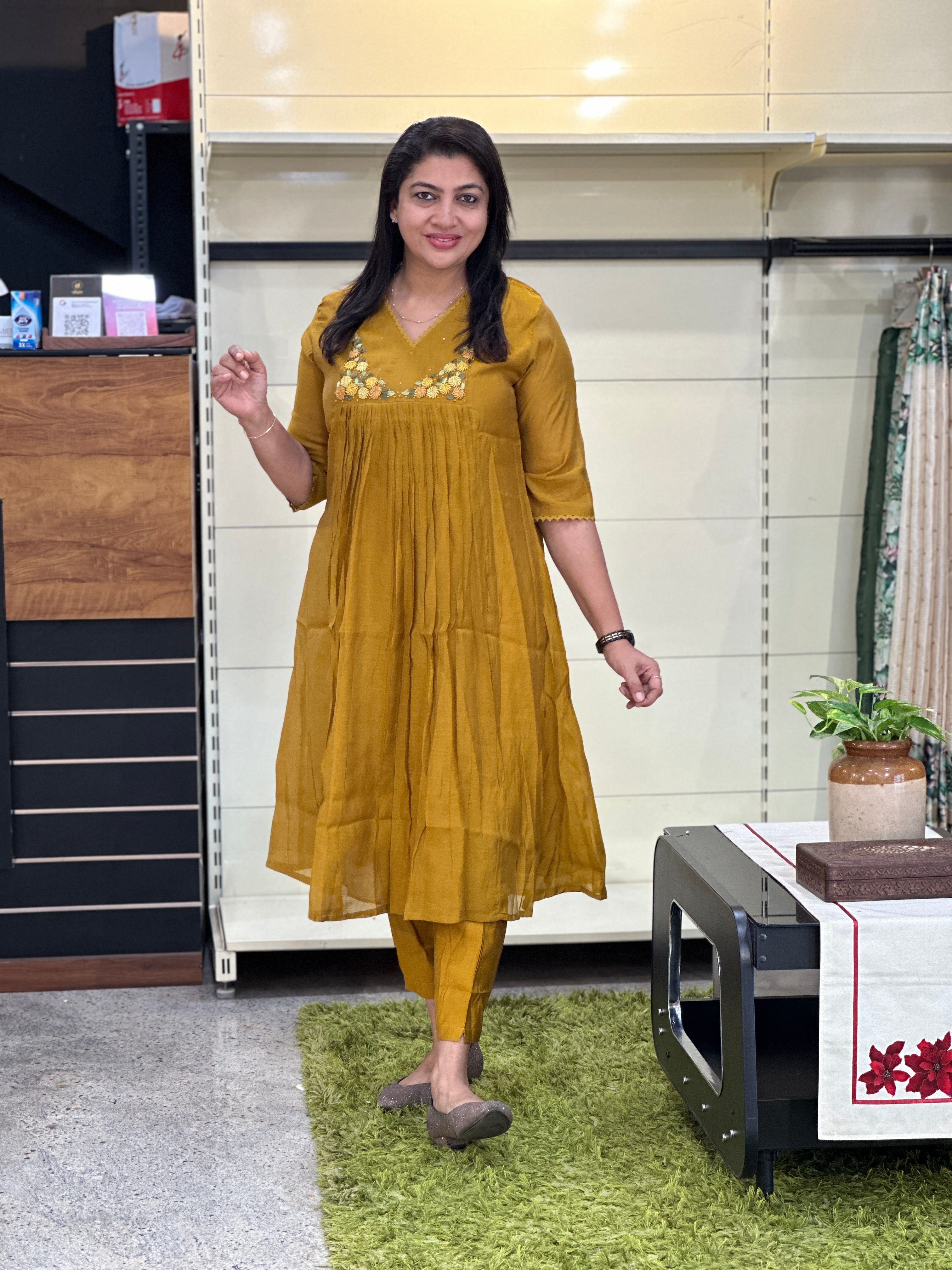 Hand Embroidery Detailed Mul Chanderi Kurta Set | SRF143