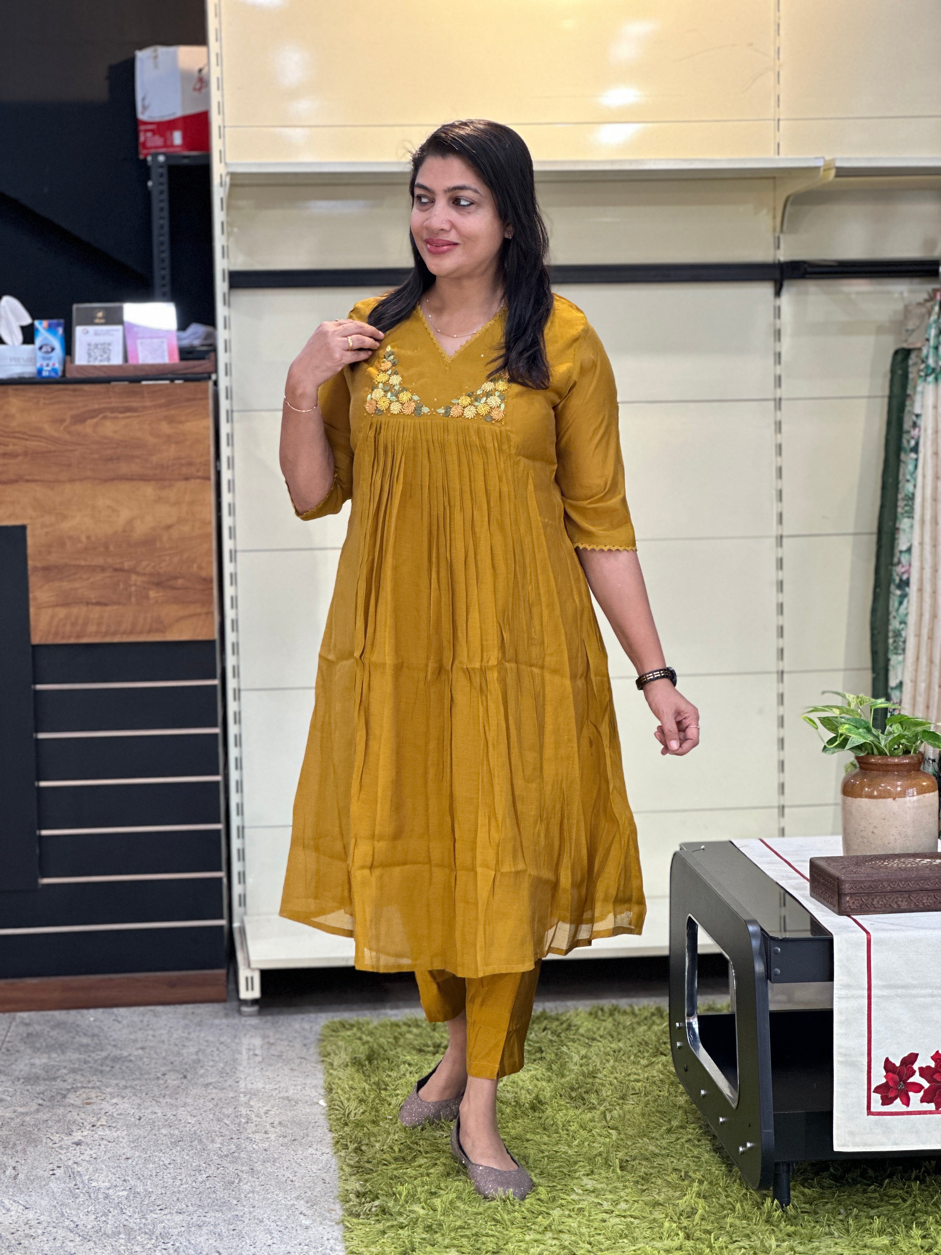 Hand Embroidery Detailed Mul Chanderi Kurta Set | SRF143