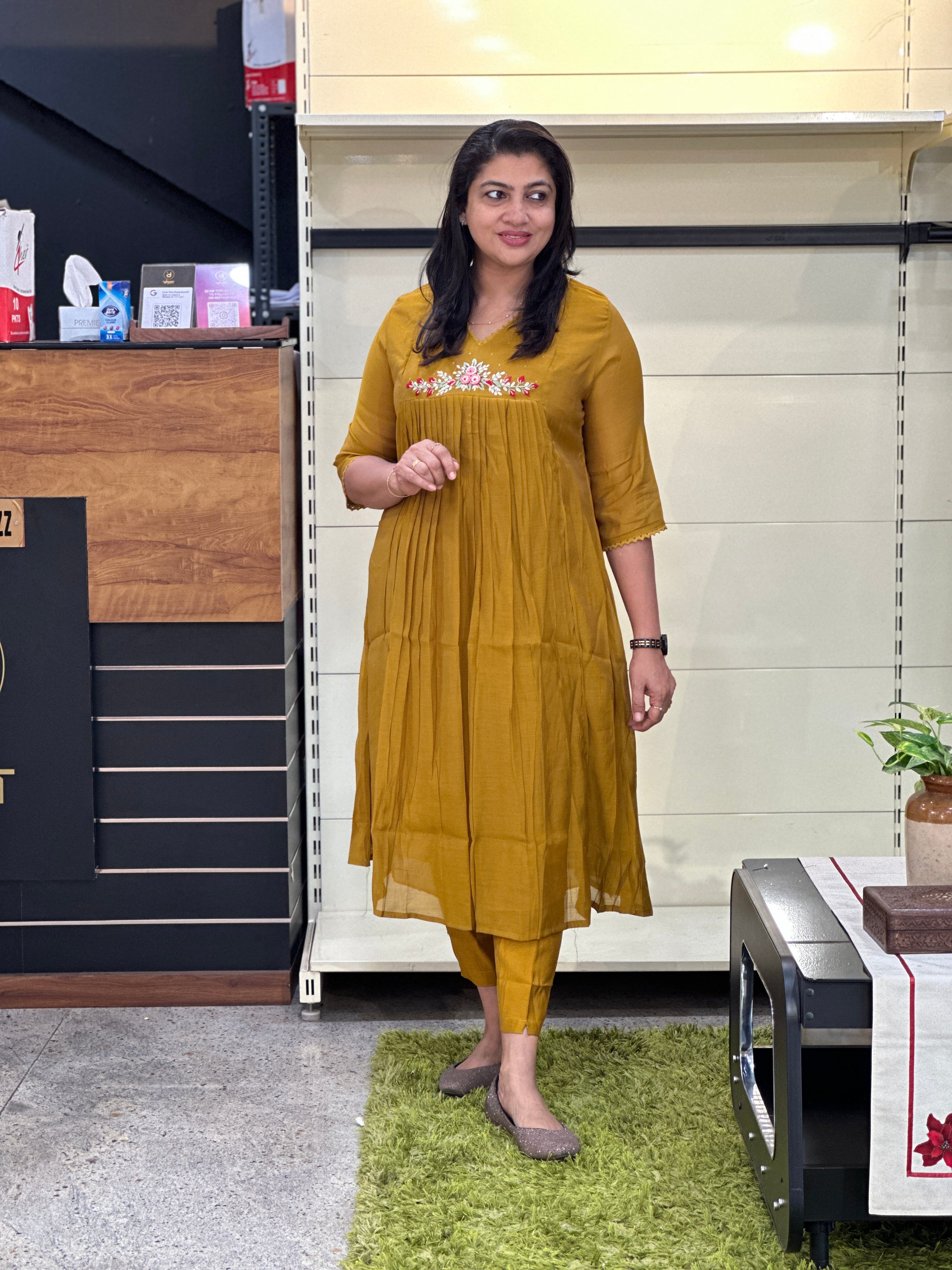 Floral Embroidery Detailed Mul Chanderi Kurta Set | SRF145