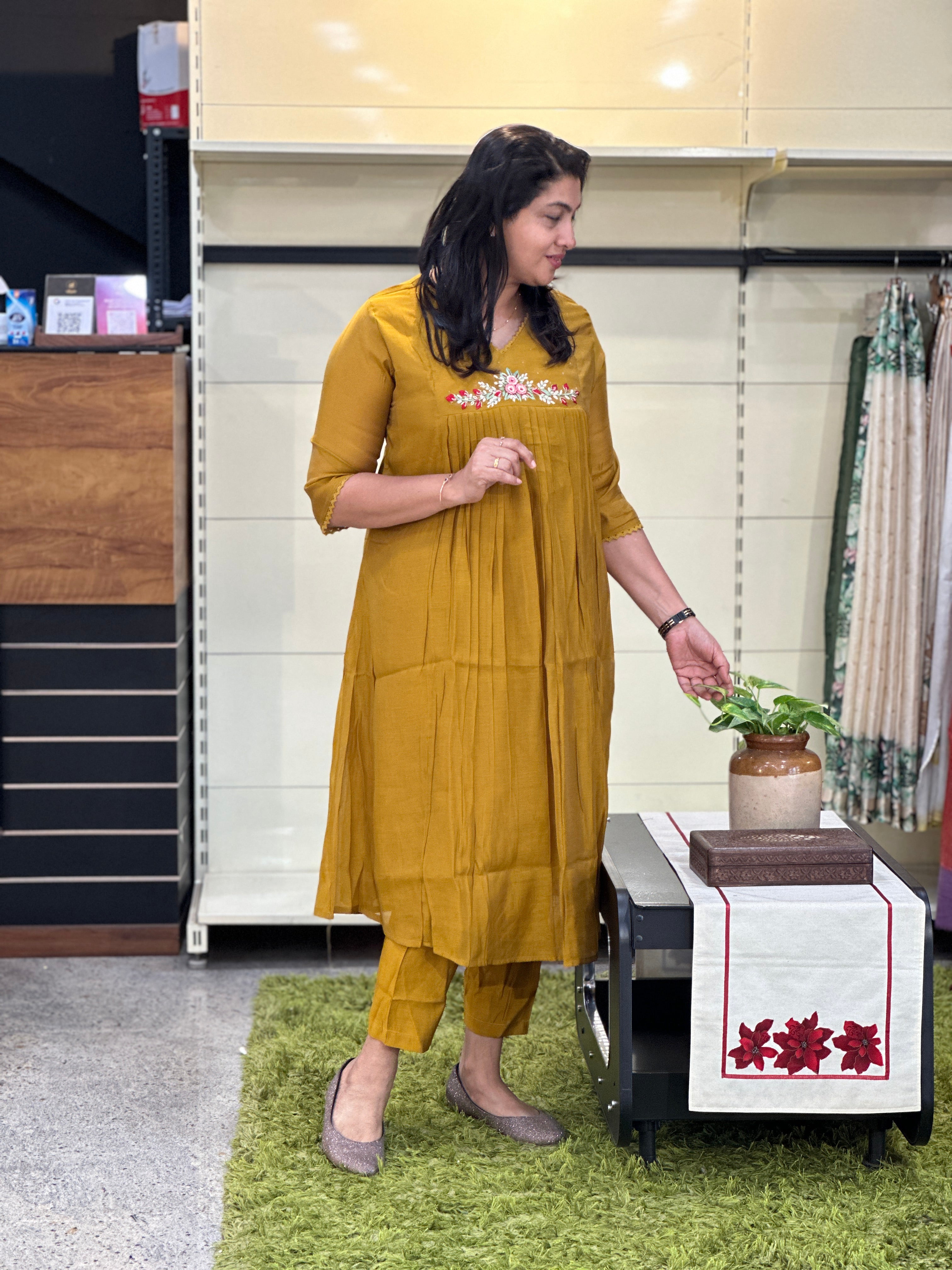 Floral Embroidery Detailed Mul Chanderi Kurta Set | SRF145