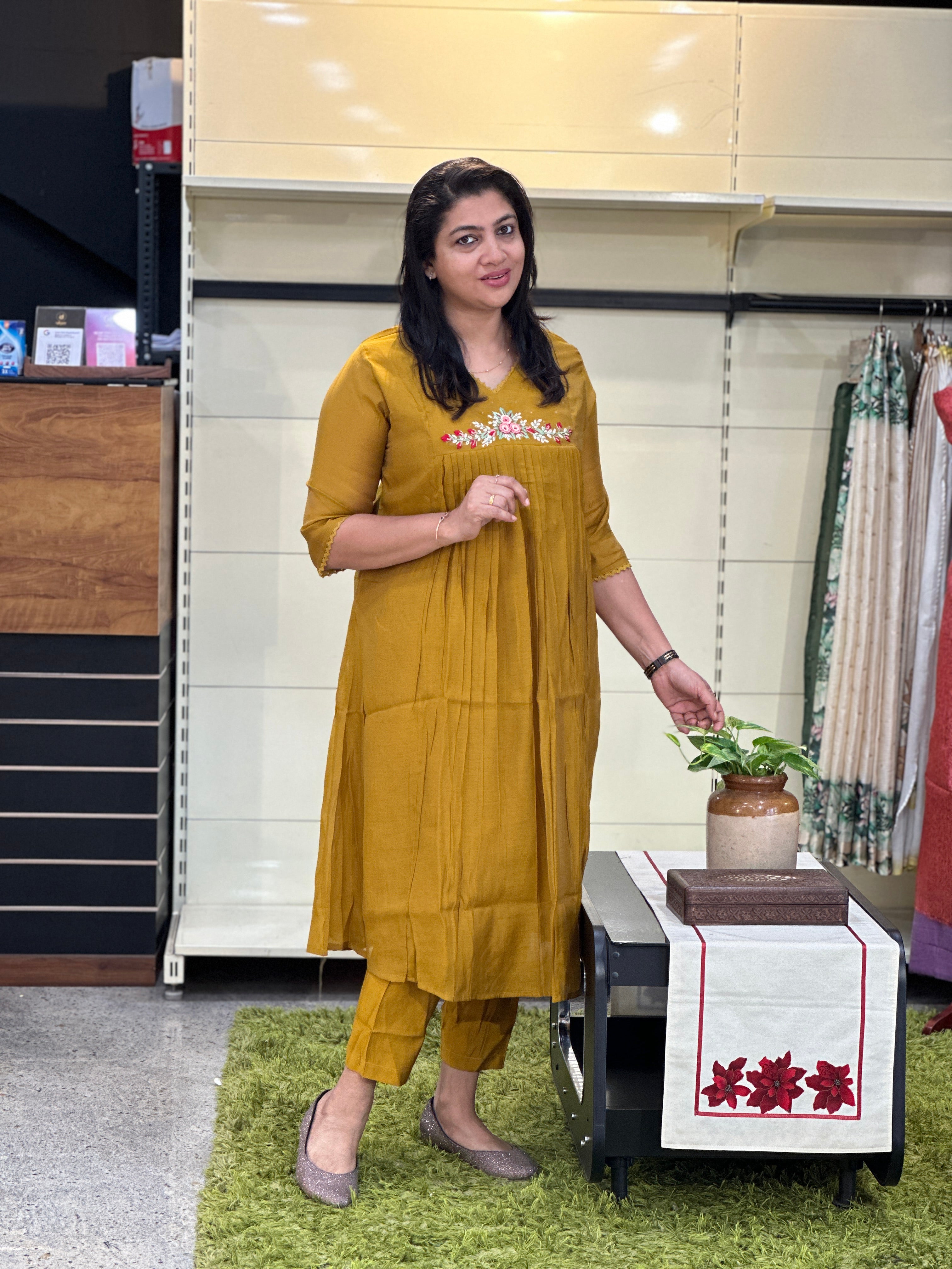 Floral Embroidery Detailed Mul Chanderi Kurta Set | SRF145