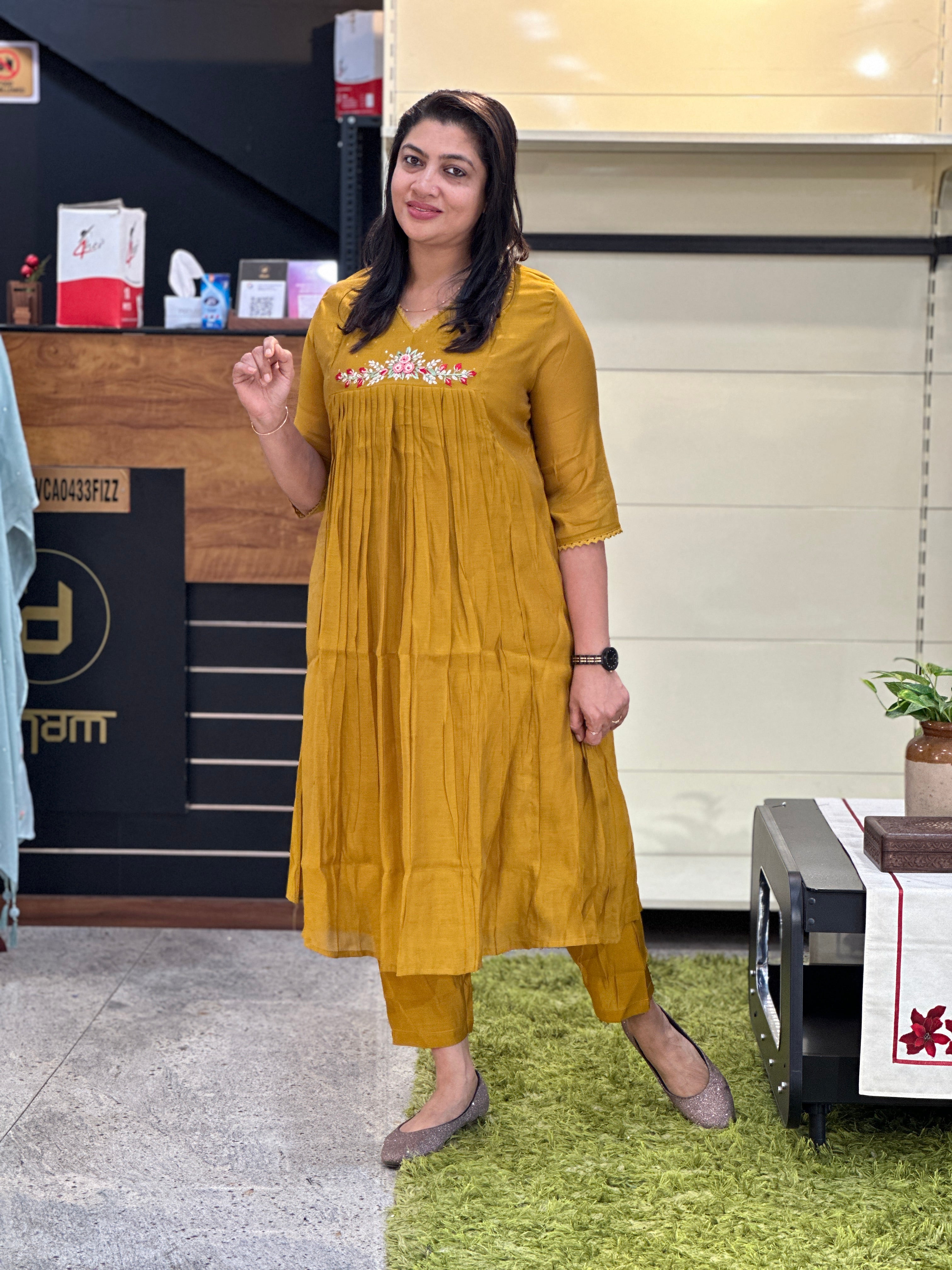 Floral Embroidery Detailed Mul Chanderi Kurta Set | SRF145