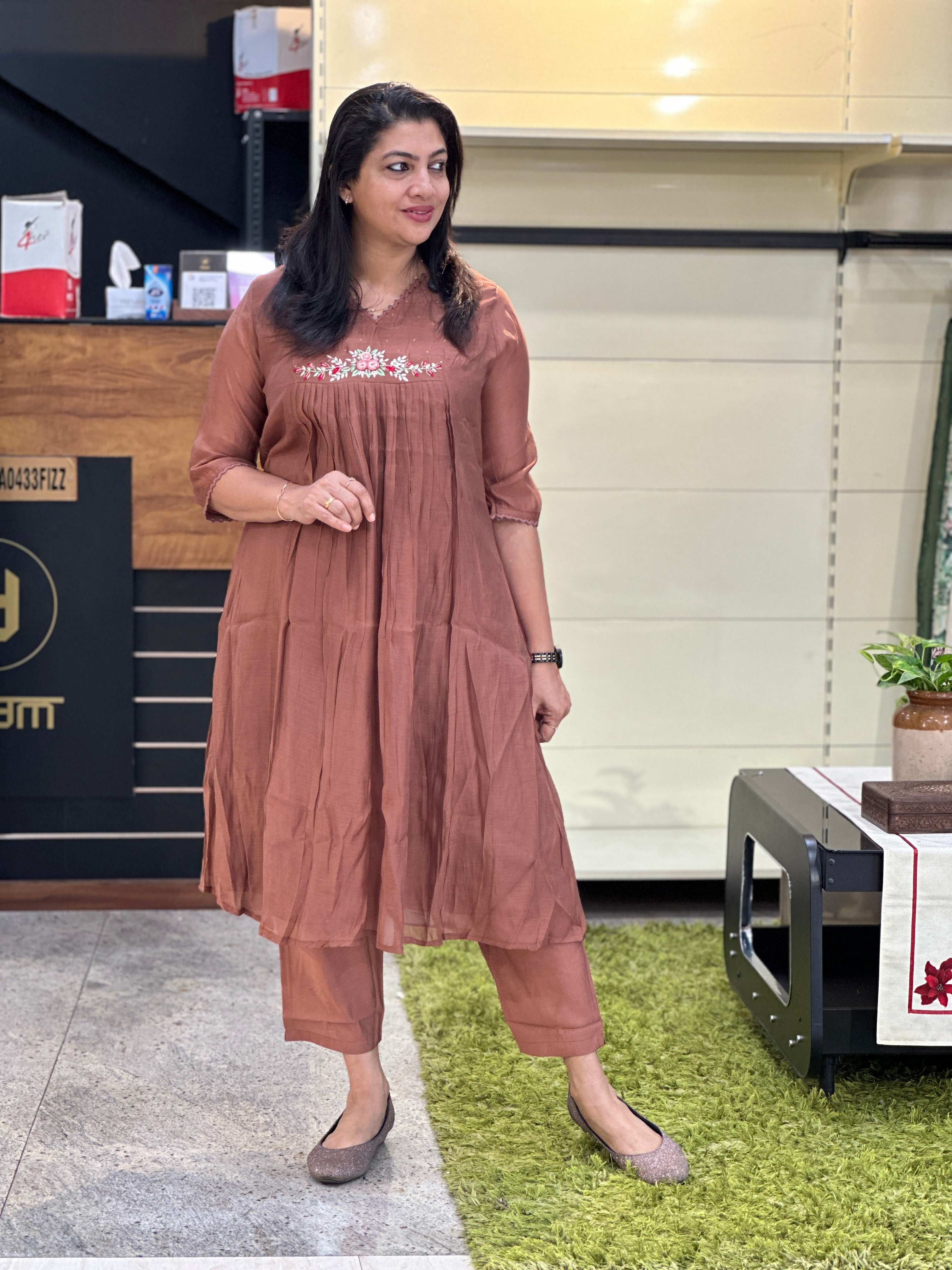 Floral Embroidery Detailed Mul Chanderi Kurta Set | SRF144