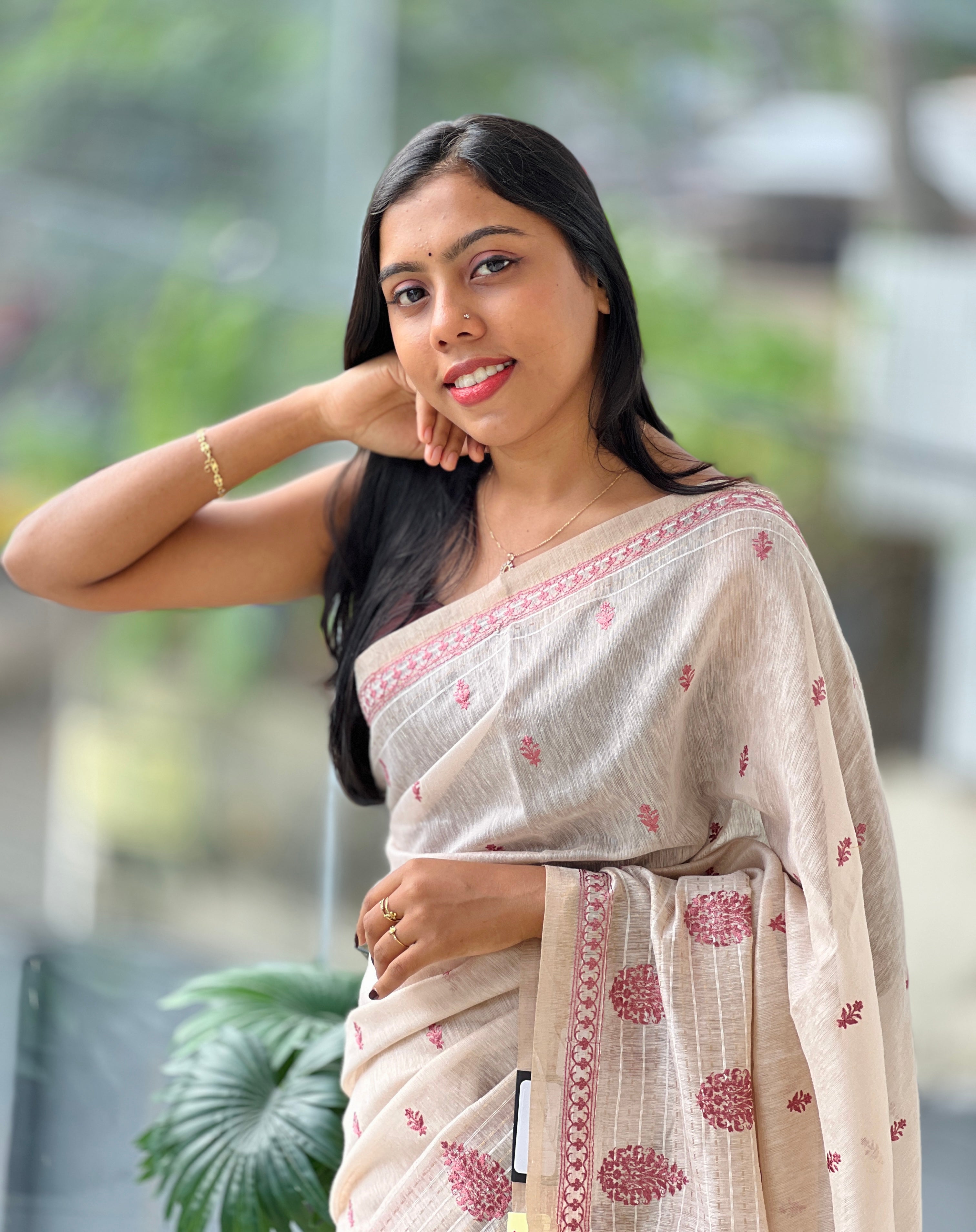 Computerized Embroidery Detailed Linen Saree | SSN303