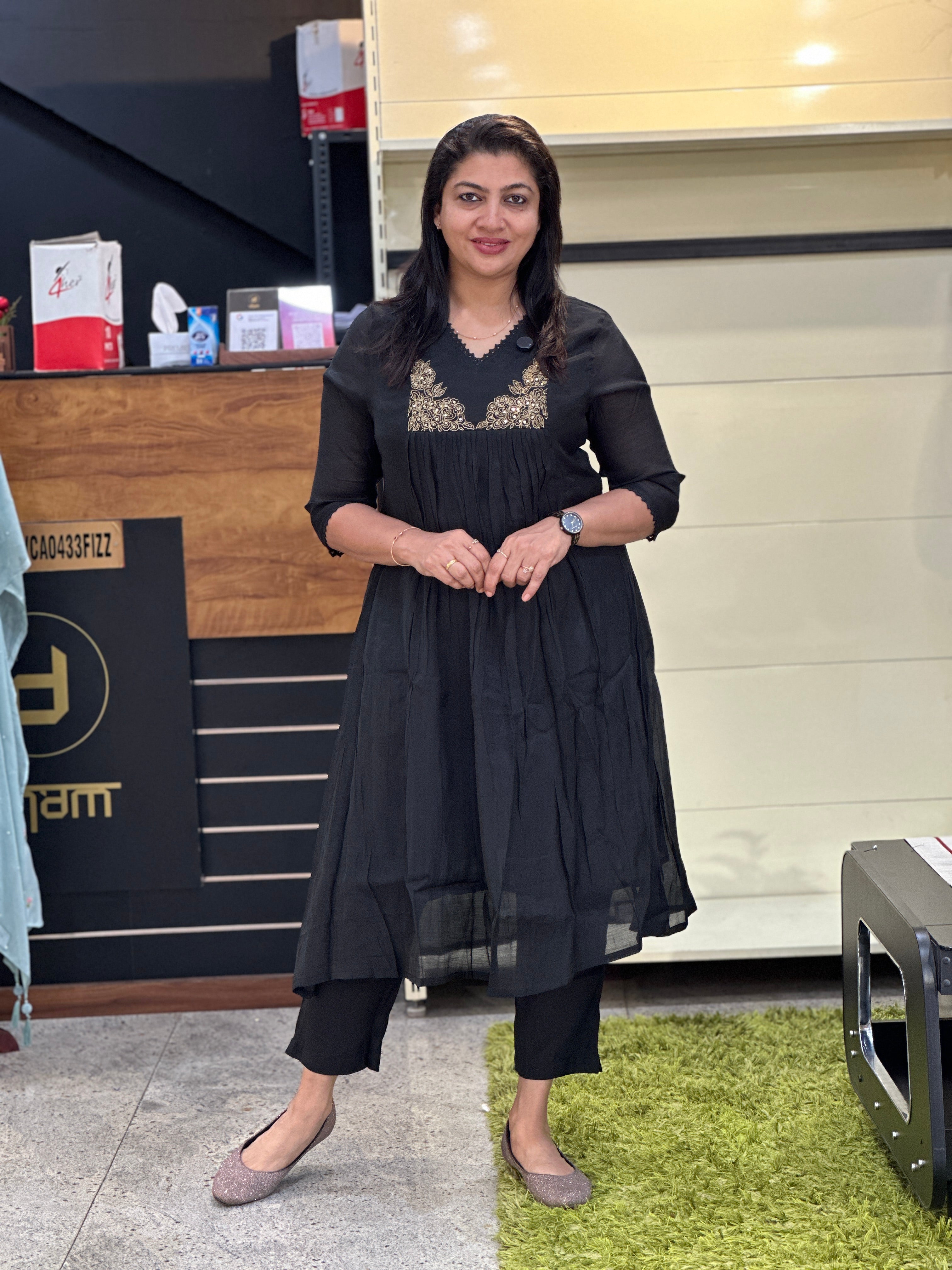 Hand Embroidery Detailed Mul Chanderi Kurta Set | SRF147