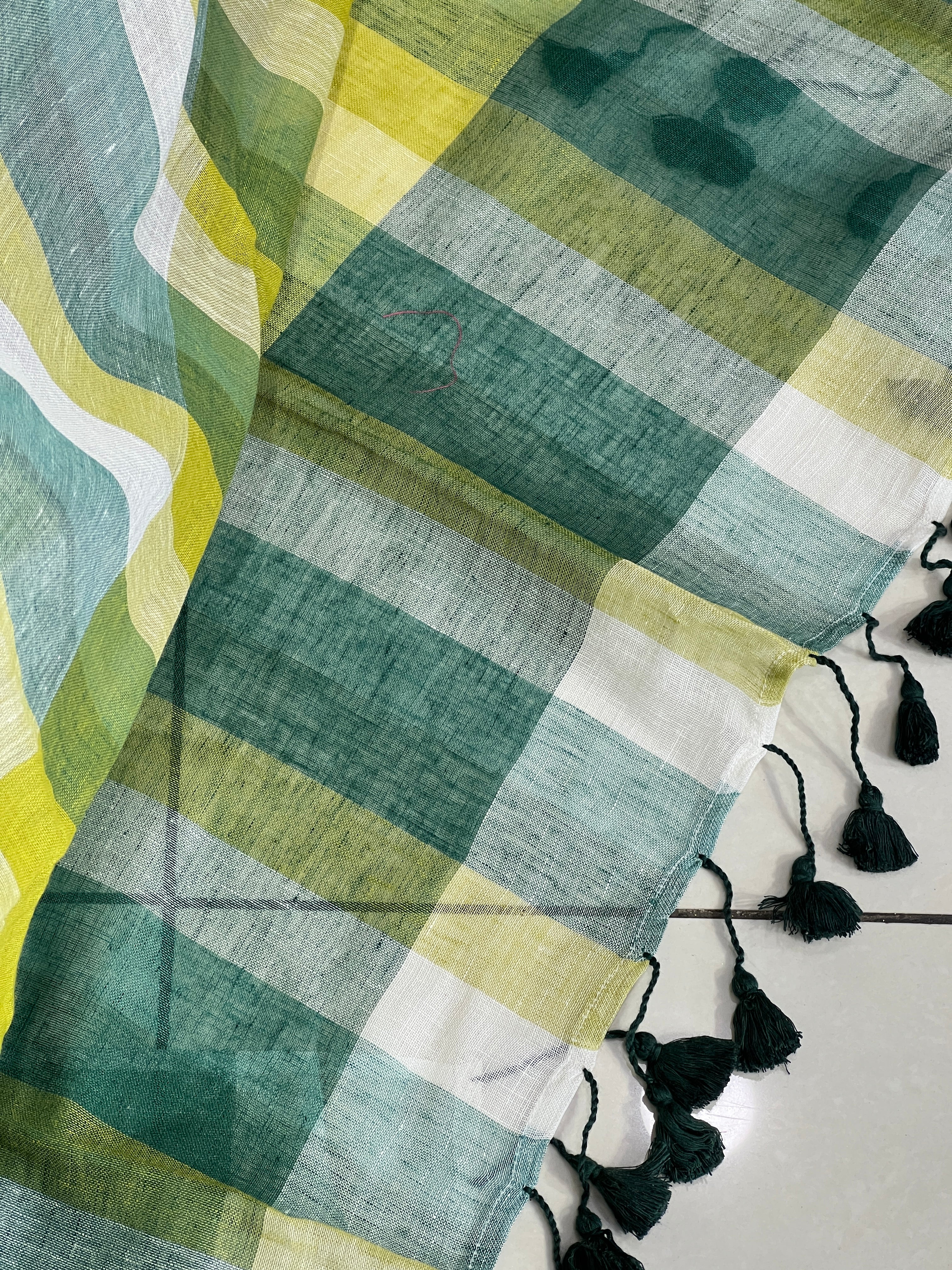 Thread Weaving Pattern Linen Saree |  EVA141