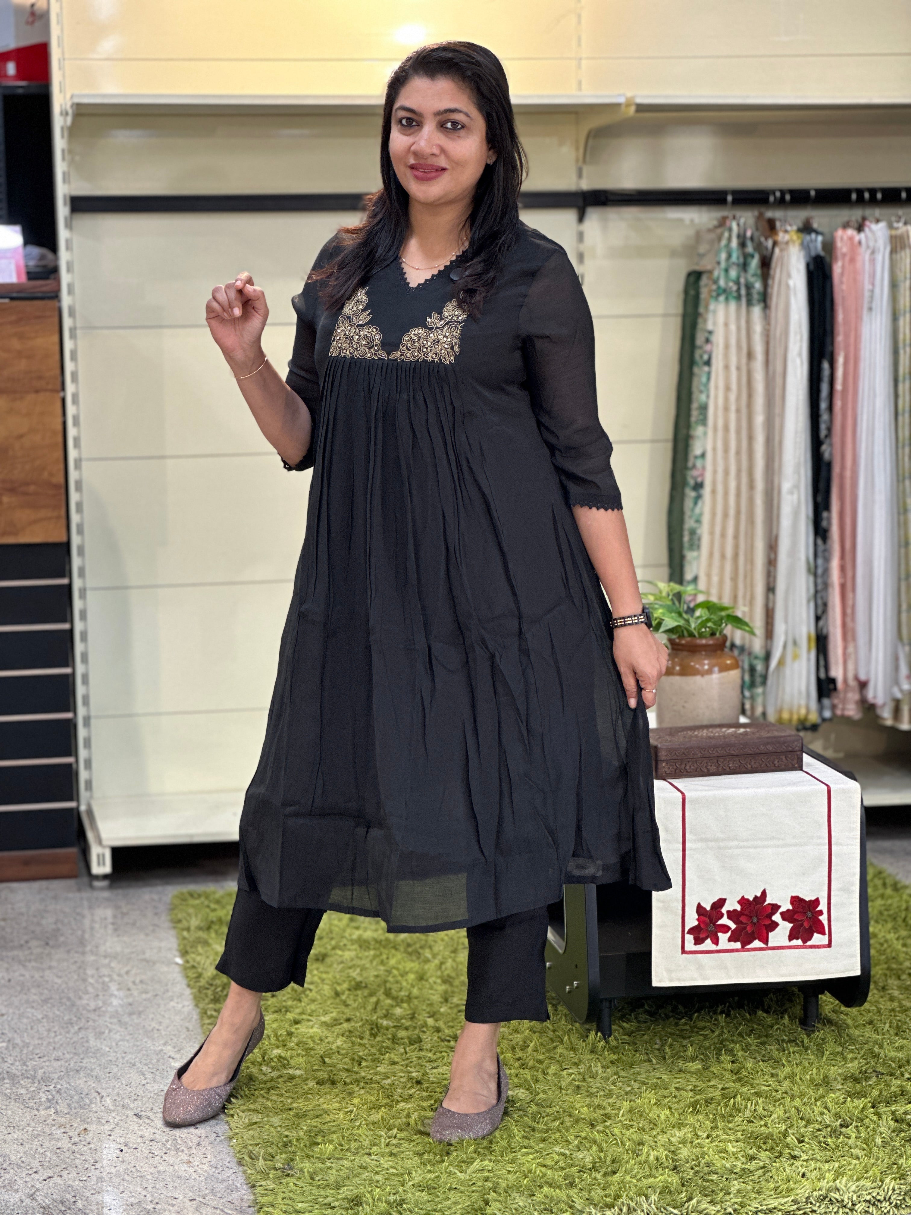 Hand Embroidery Detailed Mul Chanderi Kurta Set | SRF147