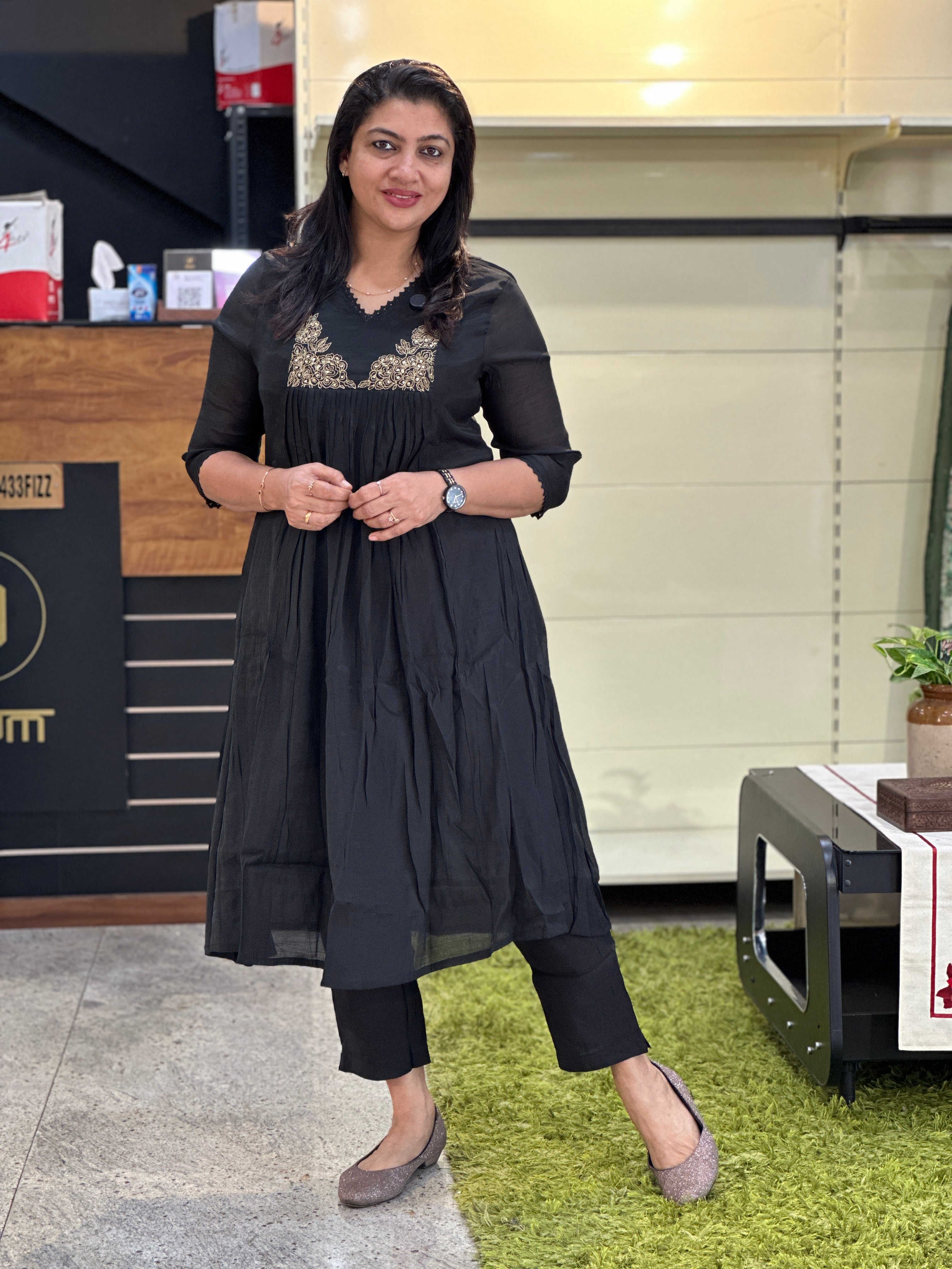 Hand Embroidery Detailed Mul Chanderi Kurta Set | SRF147