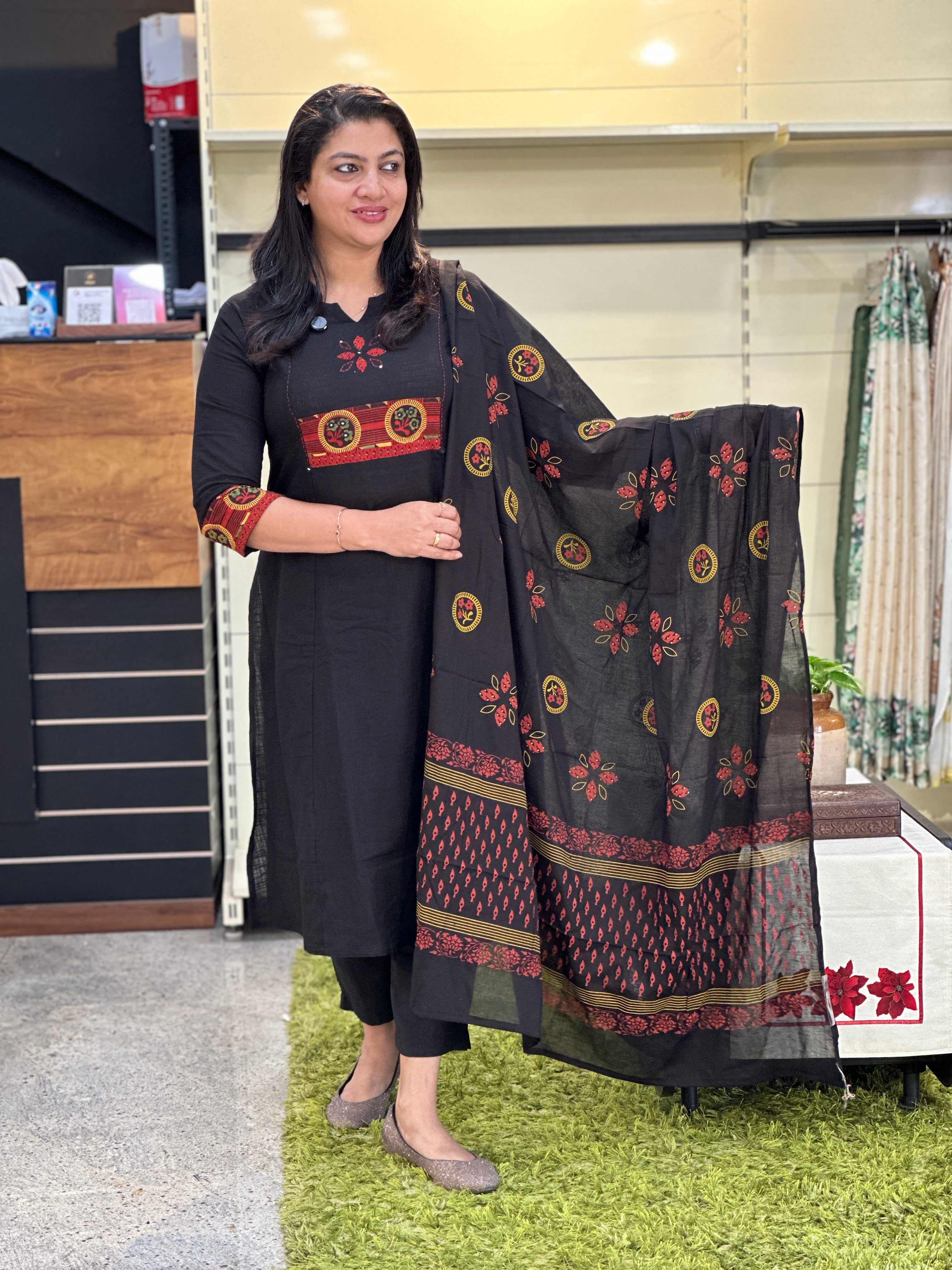 Patch Work Detailed Linen Cotton Kurta Set | SRF161