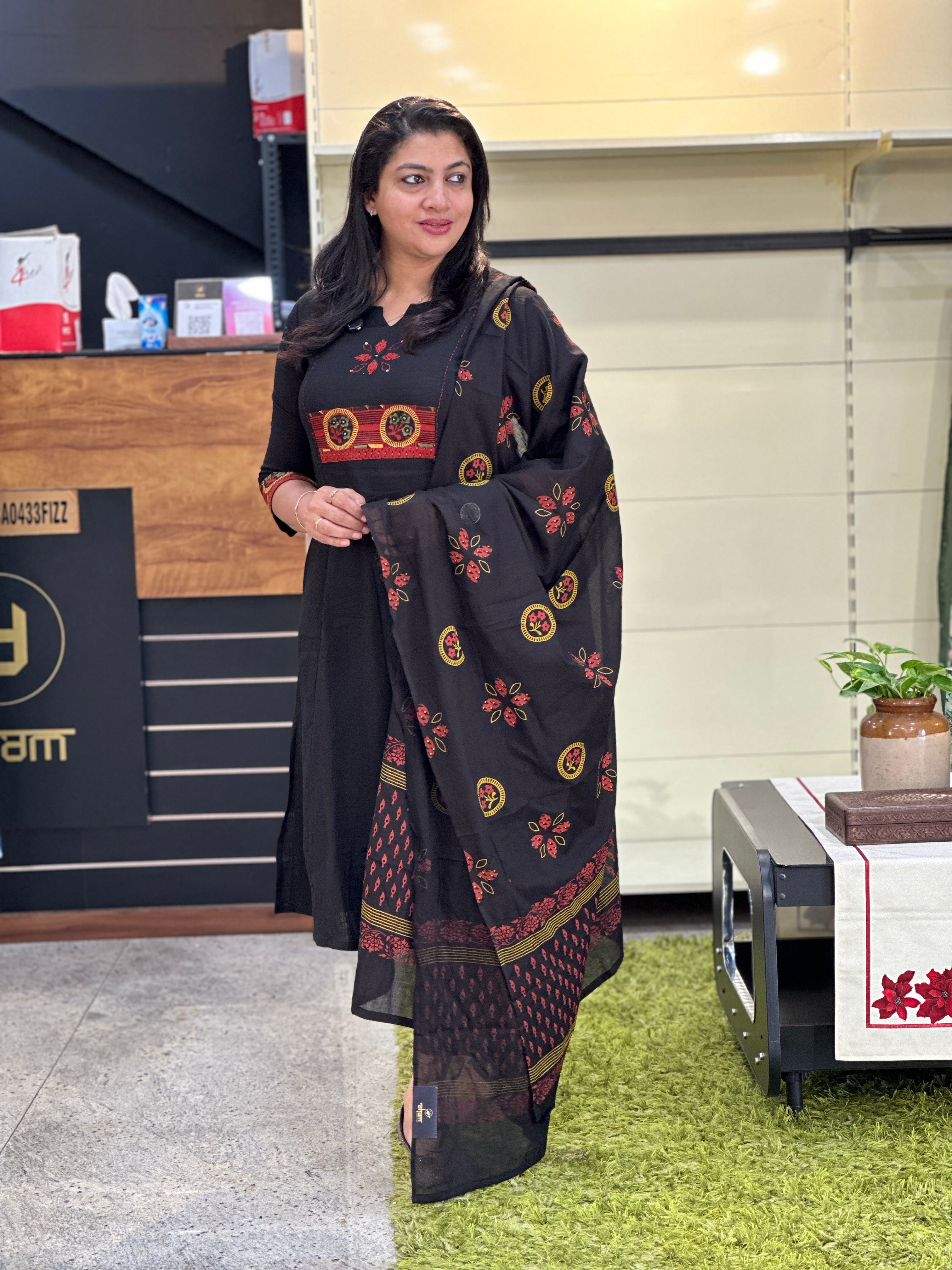 Patch Work Detailed Linen Cotton Kurta Set | SRF161