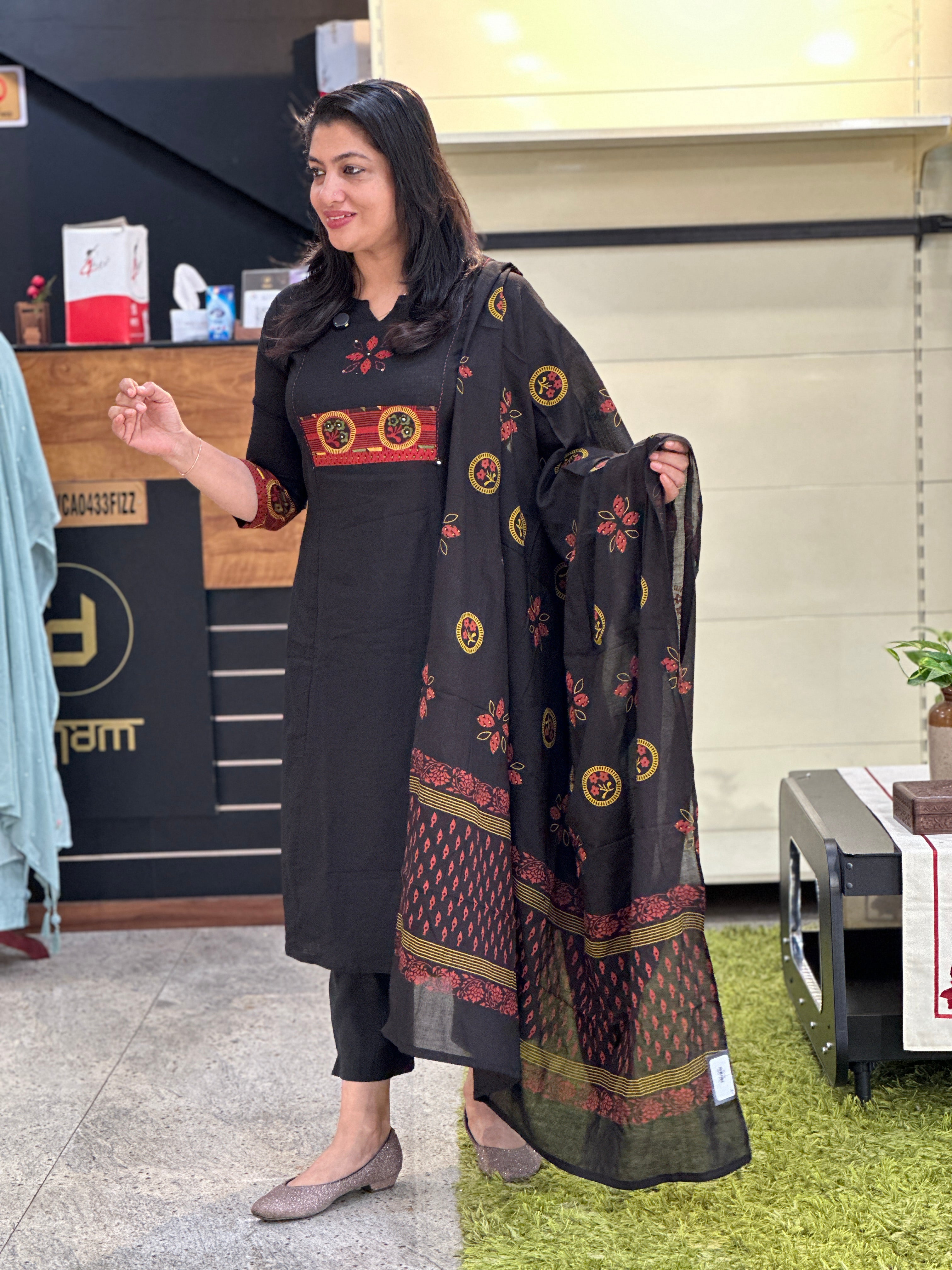 Patch Work Detailed Linen Cotton Kurta Set | SRF161