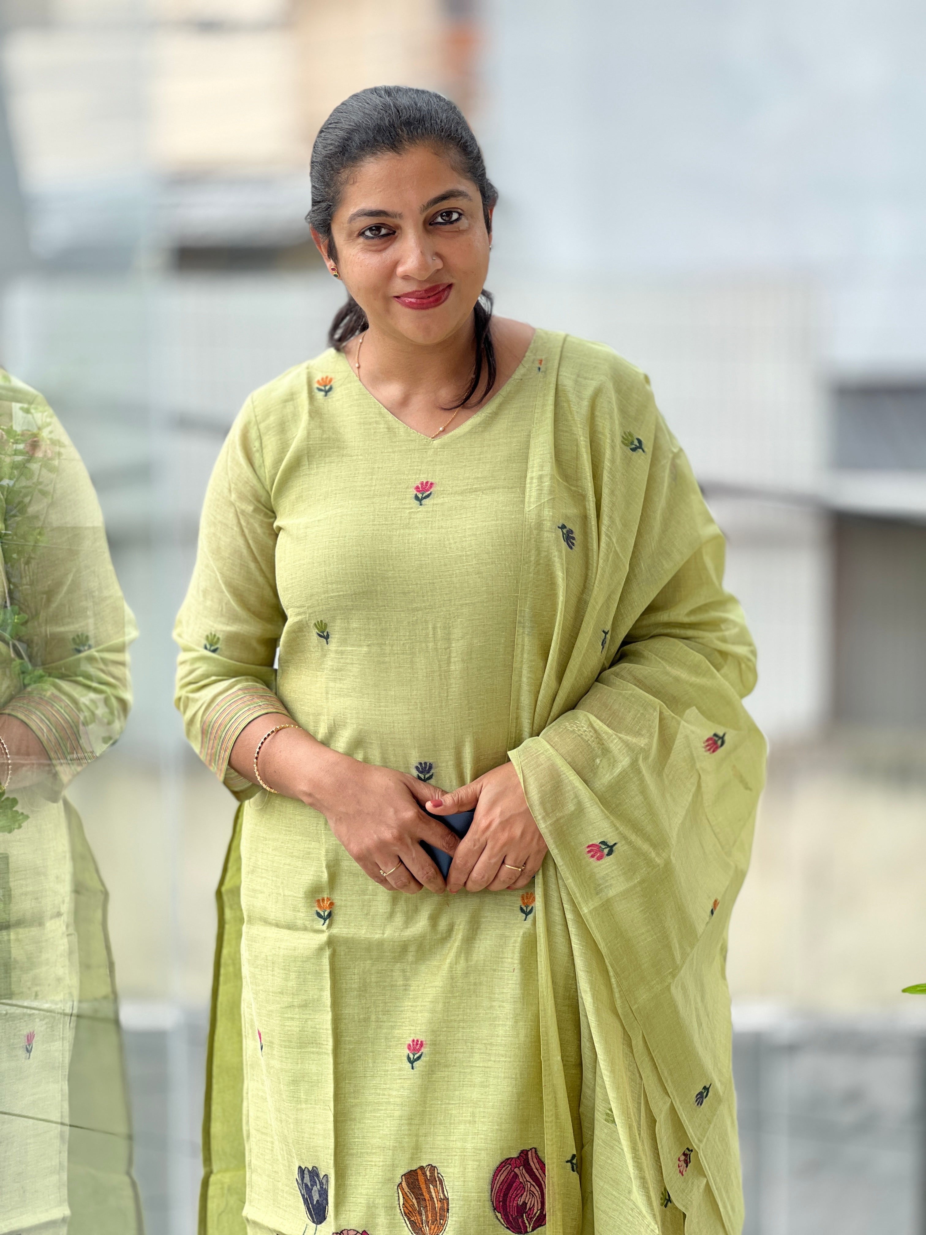 Floral Weaved Pattern Chanderi Kurta Set | SSN526