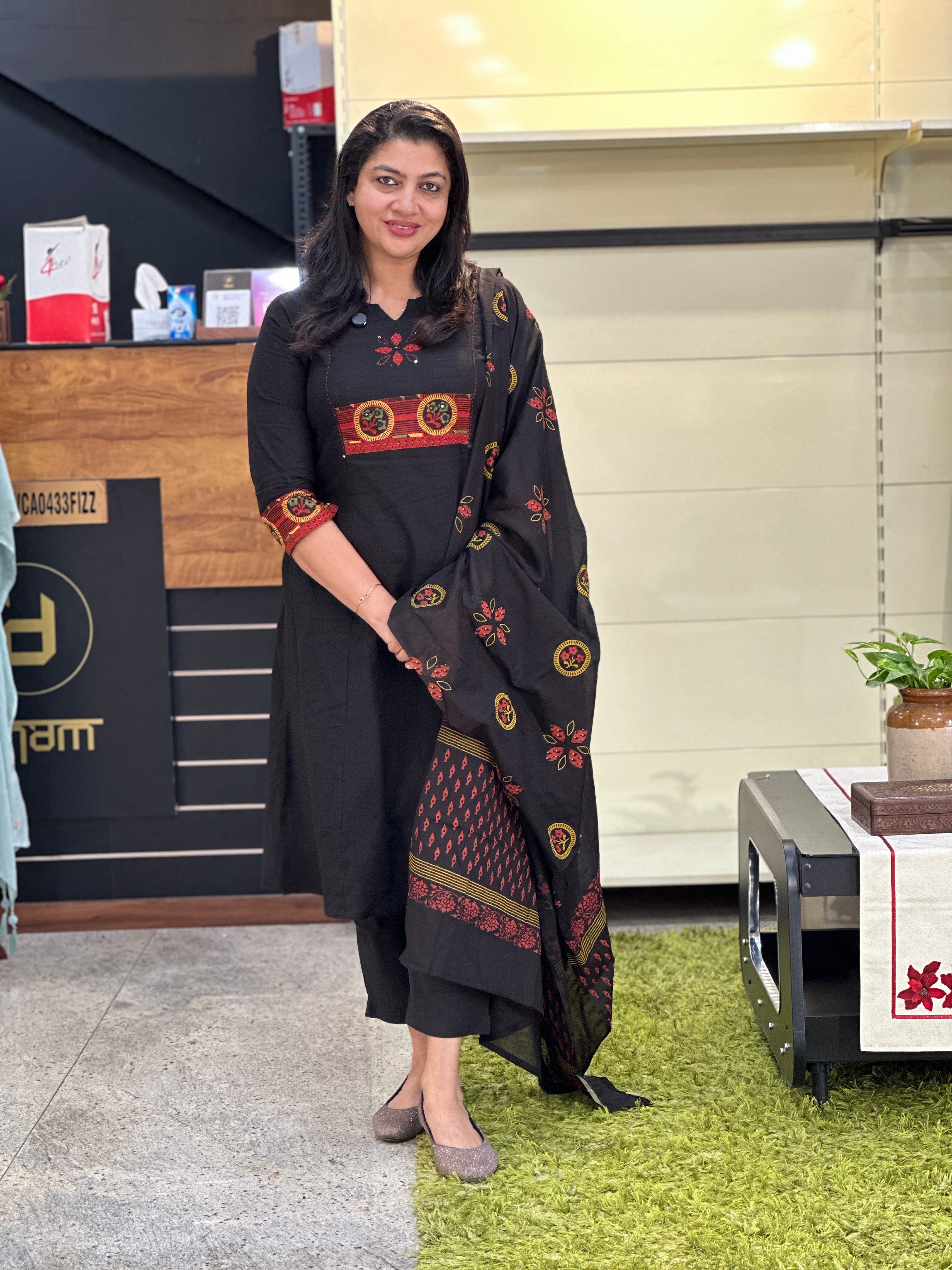 Patch Work Detailed Linen Cotton Kurta Set | SRF161