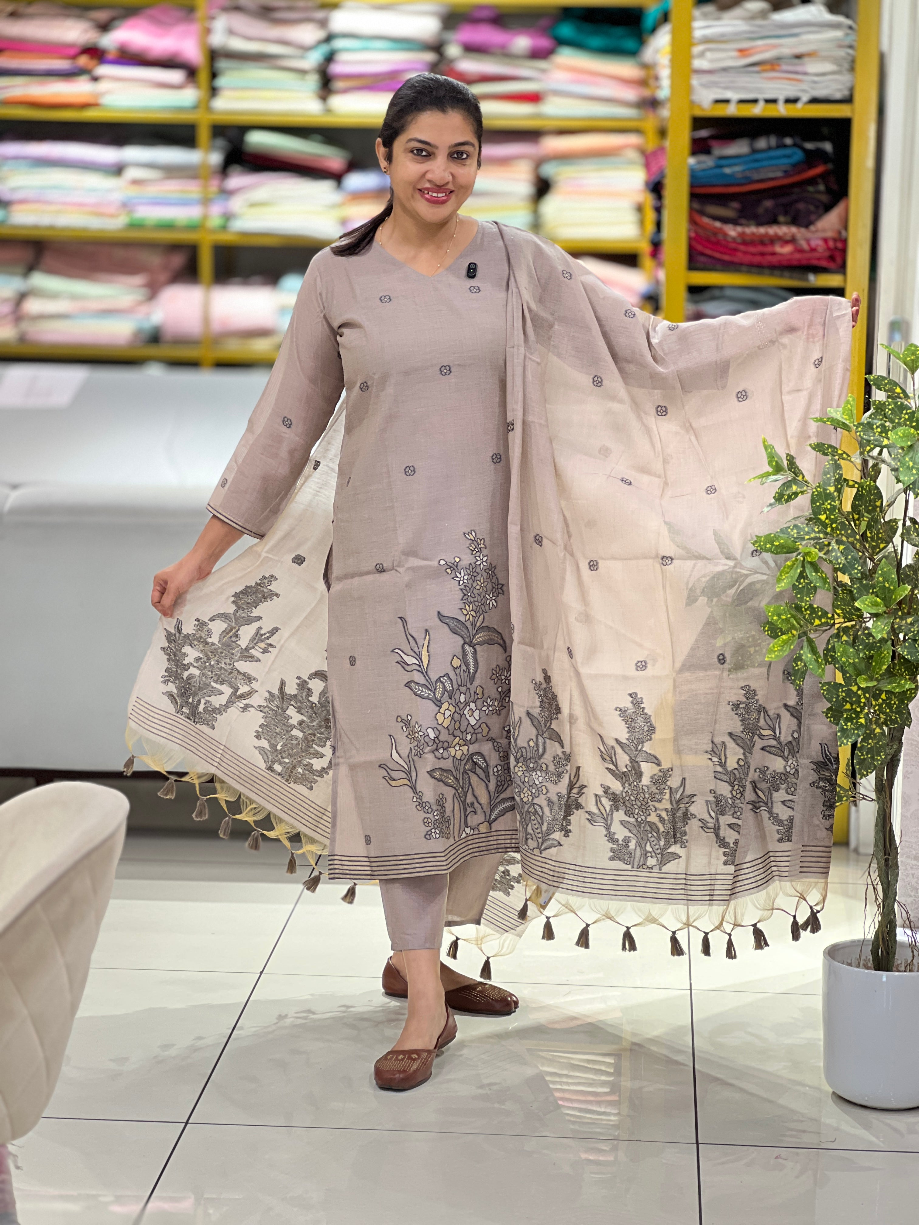 Floral Weaved Pattern Kurta Set | SSN524