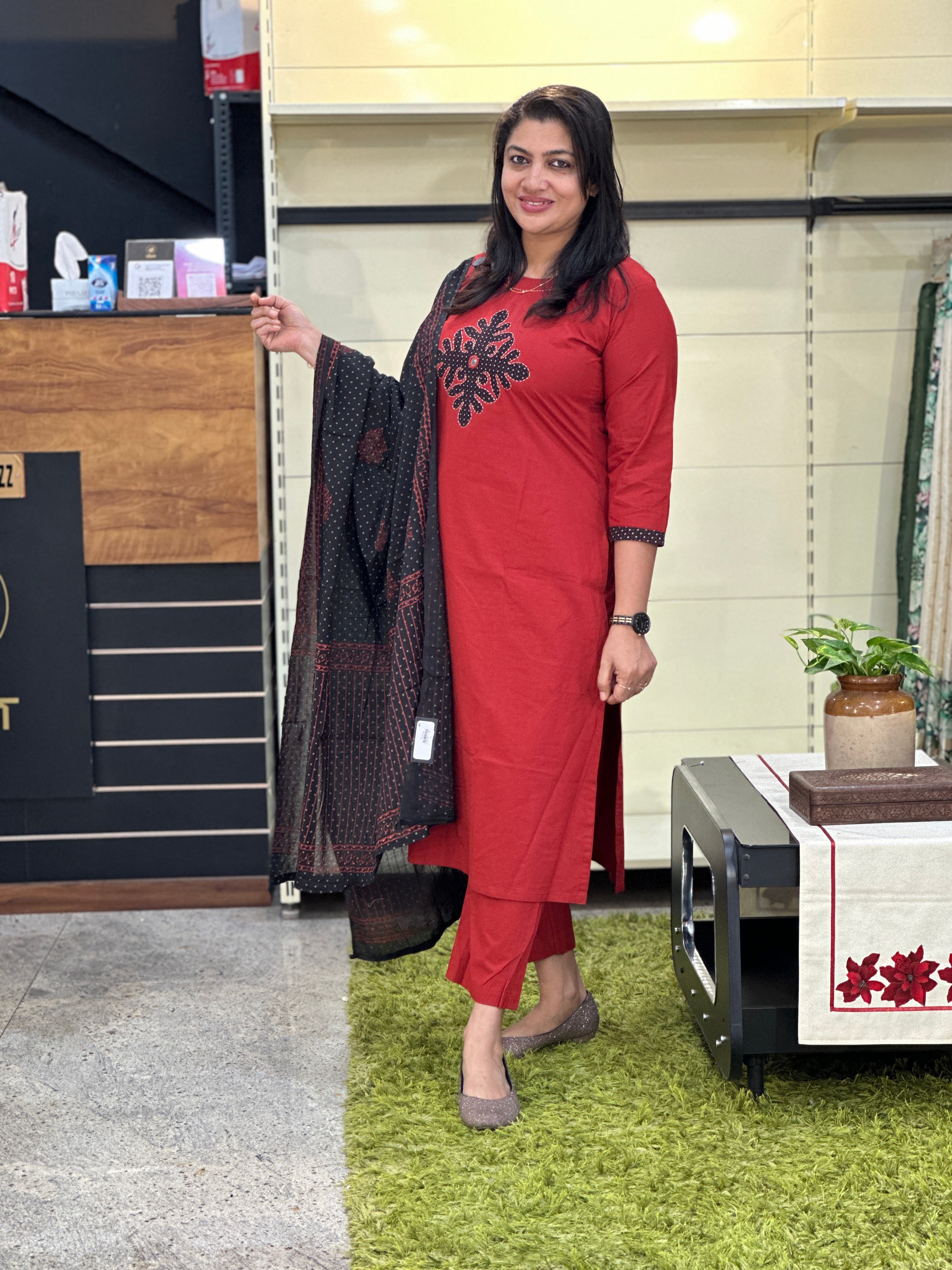 Printed Applique Detailed Cotton Kurta Set | SRF157