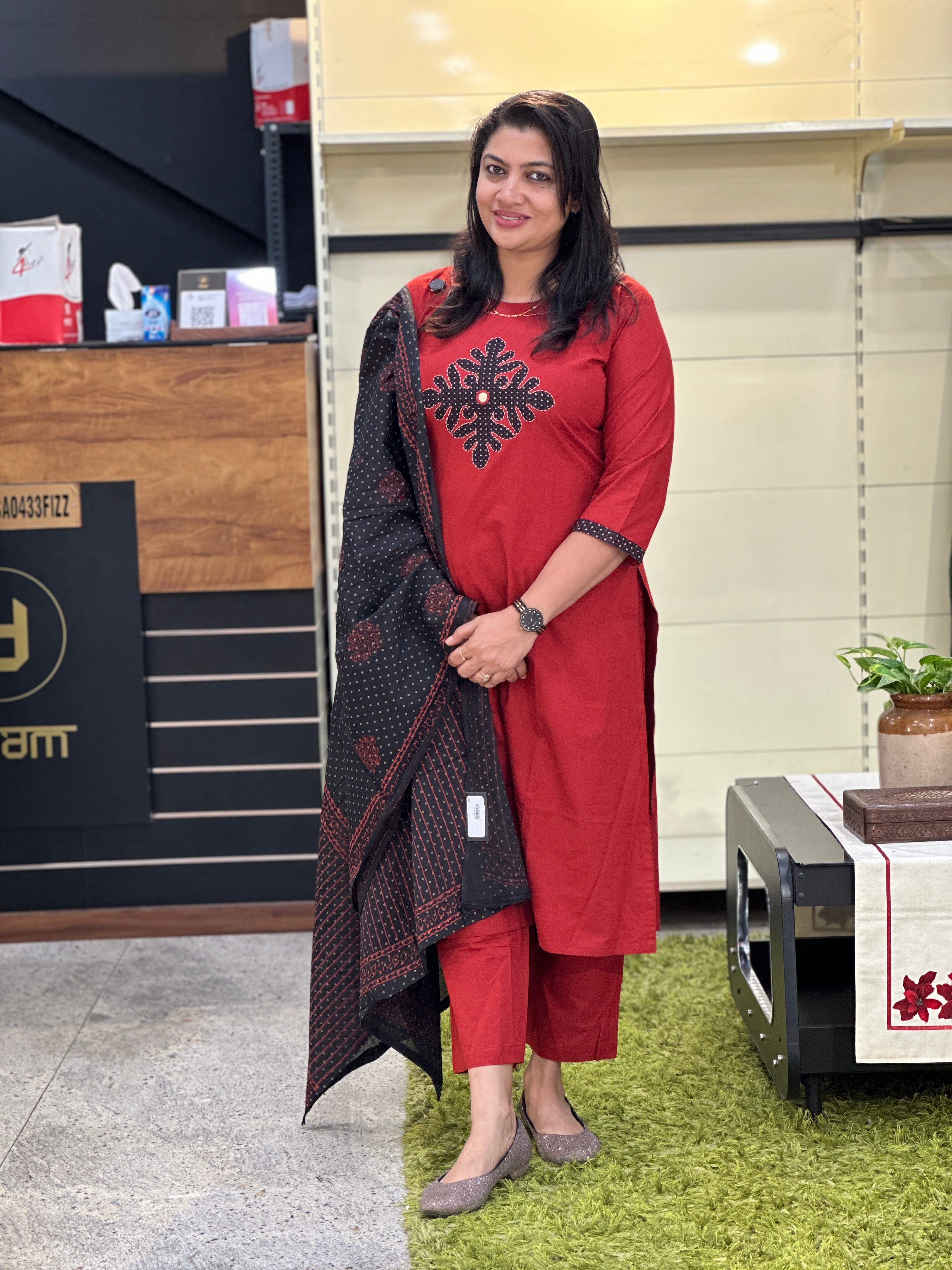 Printed Applique Detailed Cotton Kurta Set | SRF157