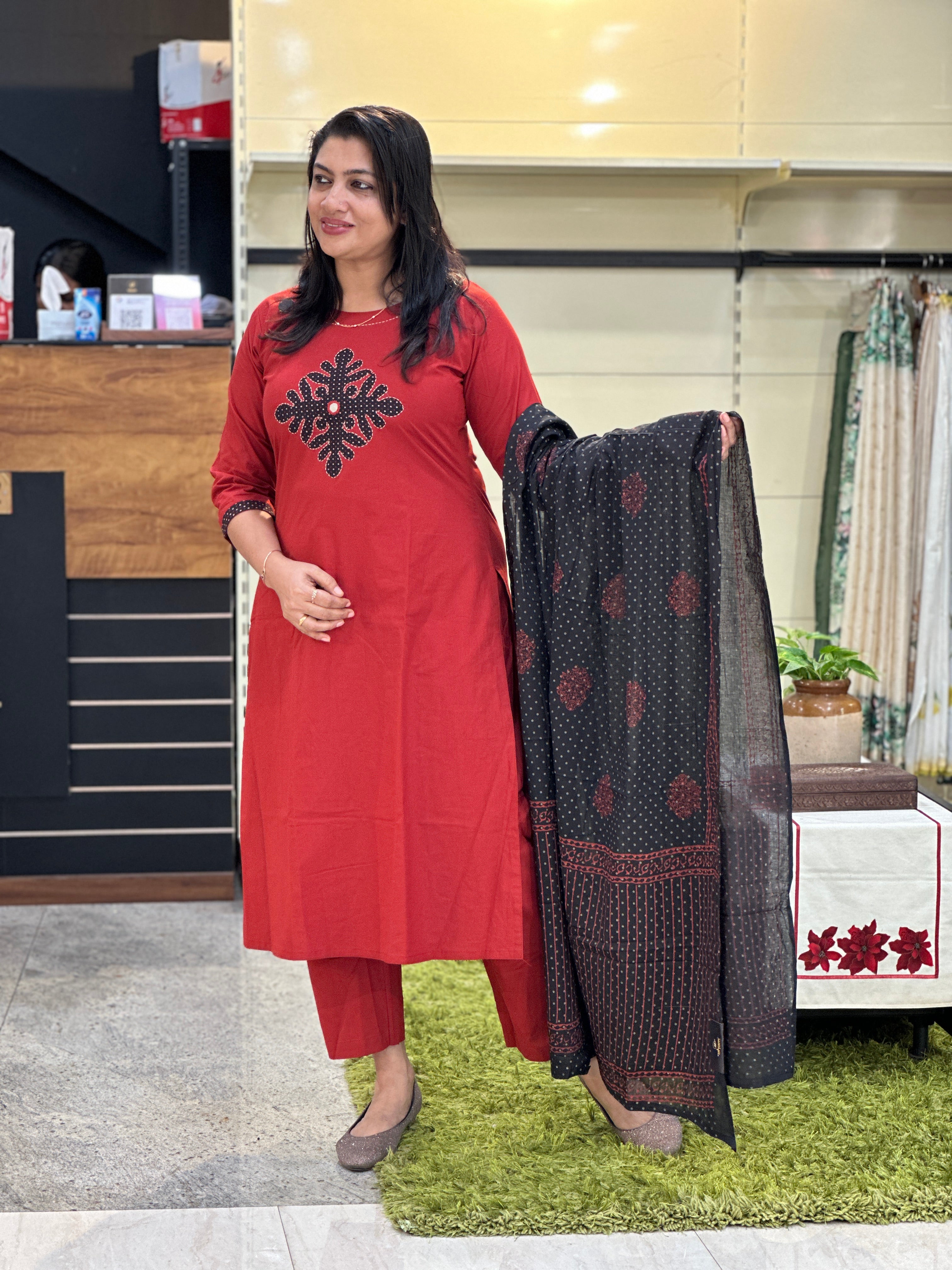 Printed Applique Detailed Cotton Kurta Set | SRF157