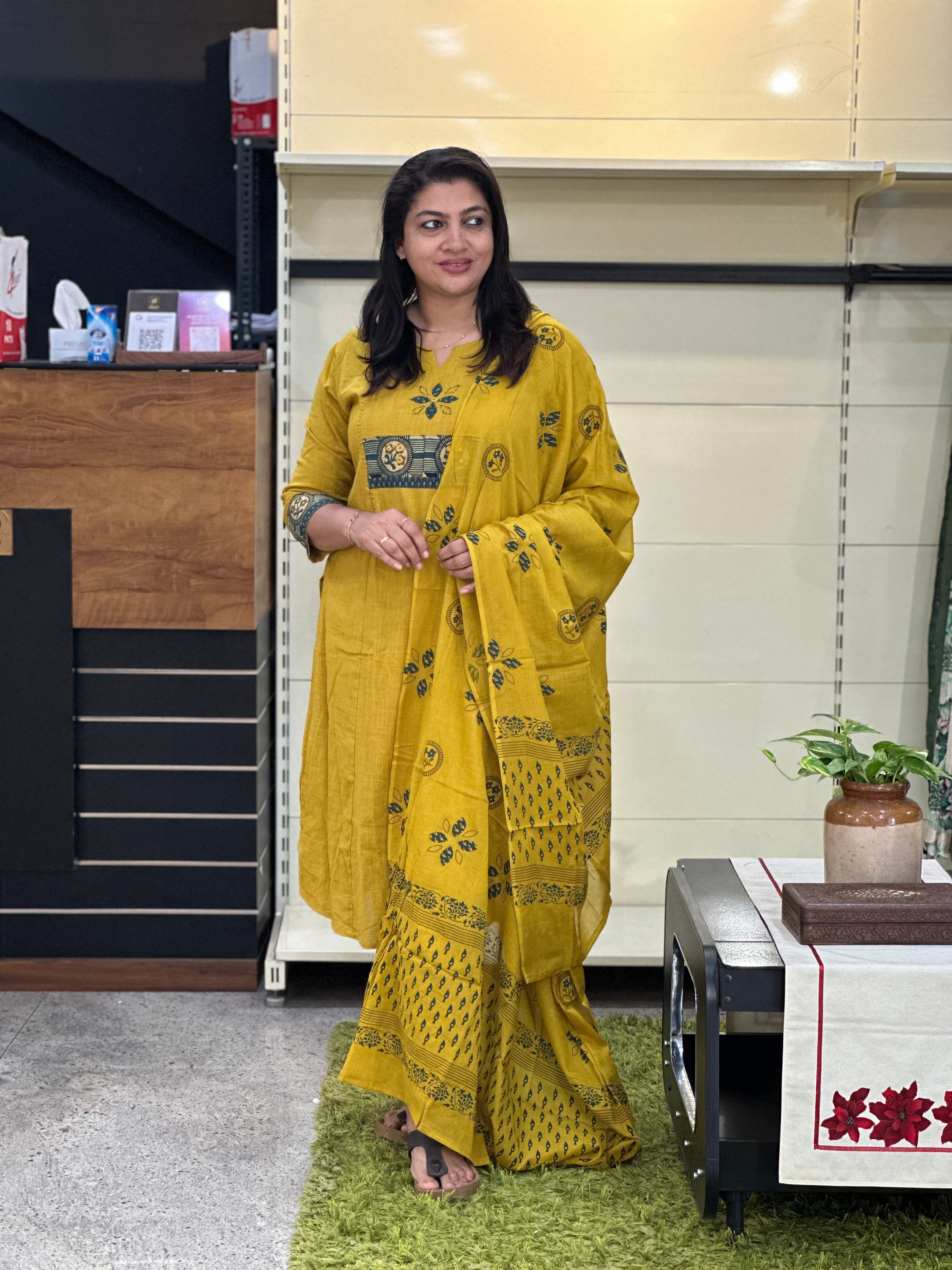 Patch Work Detailed Linen Cotton Kurta Set | SRF160