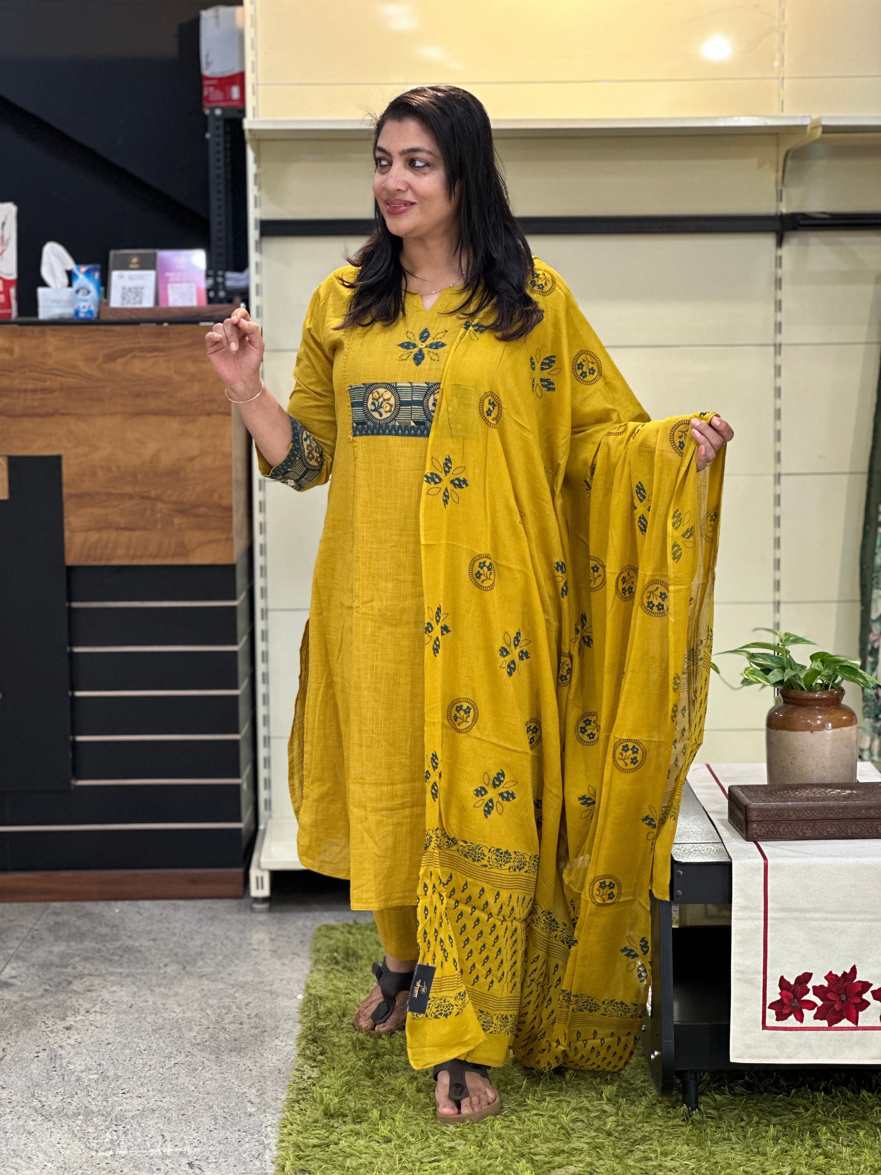 Patch Work Detailed Linen Cotton Kurta Set | SRF160