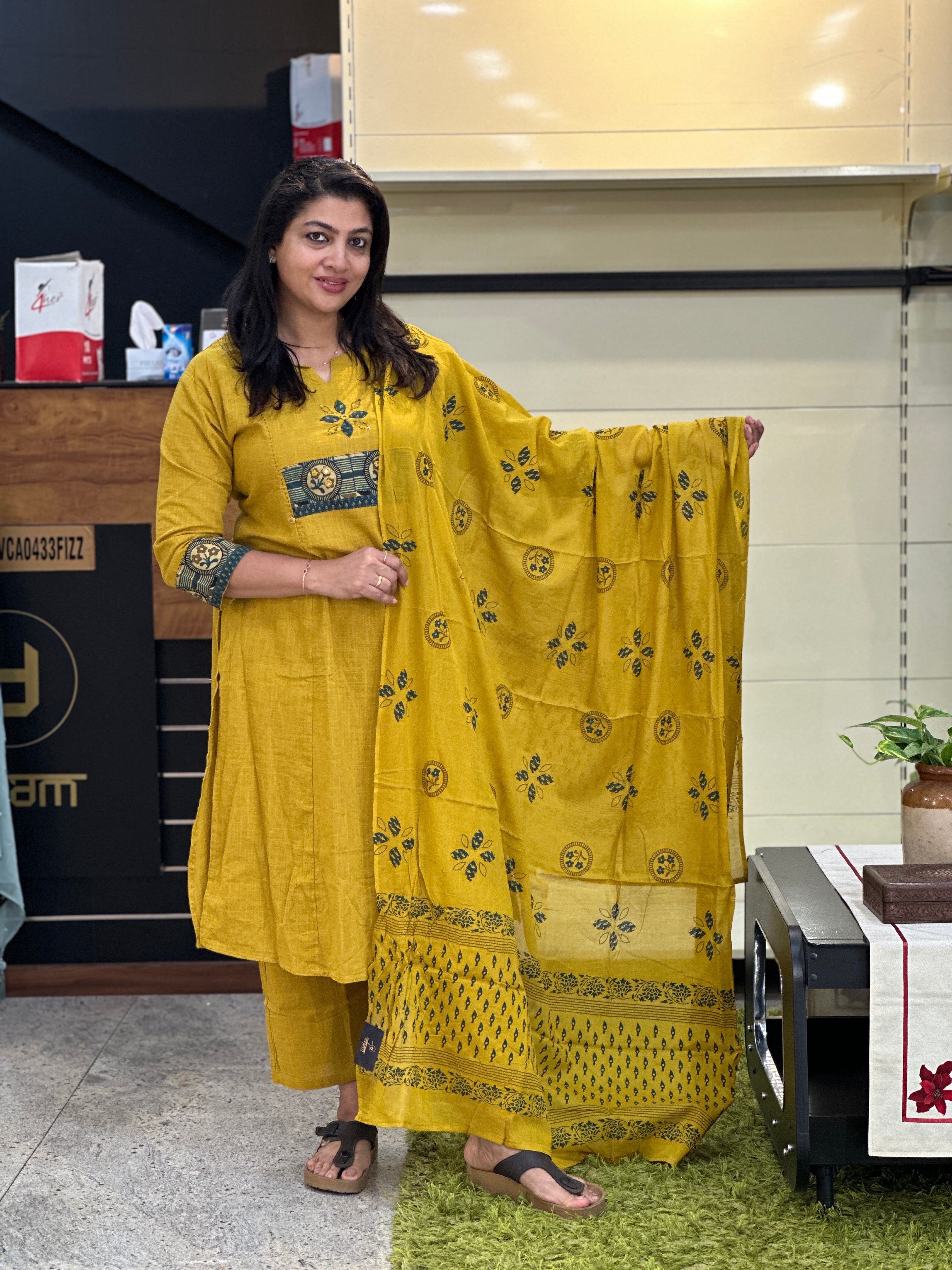 Patch Work Detailed Linen Cotton Kurta Set | SRF160