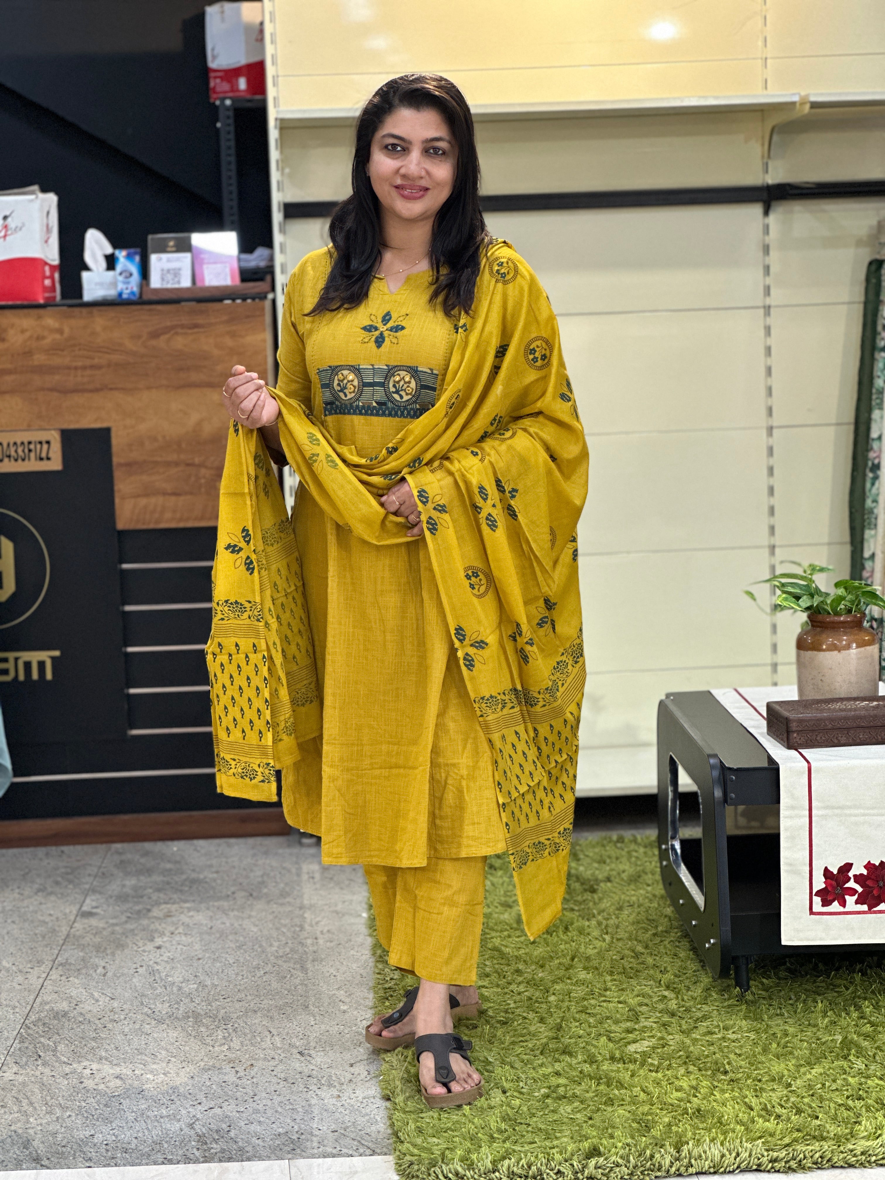 Patch Work Detailed Linen Cotton Kurta Set | SRF160