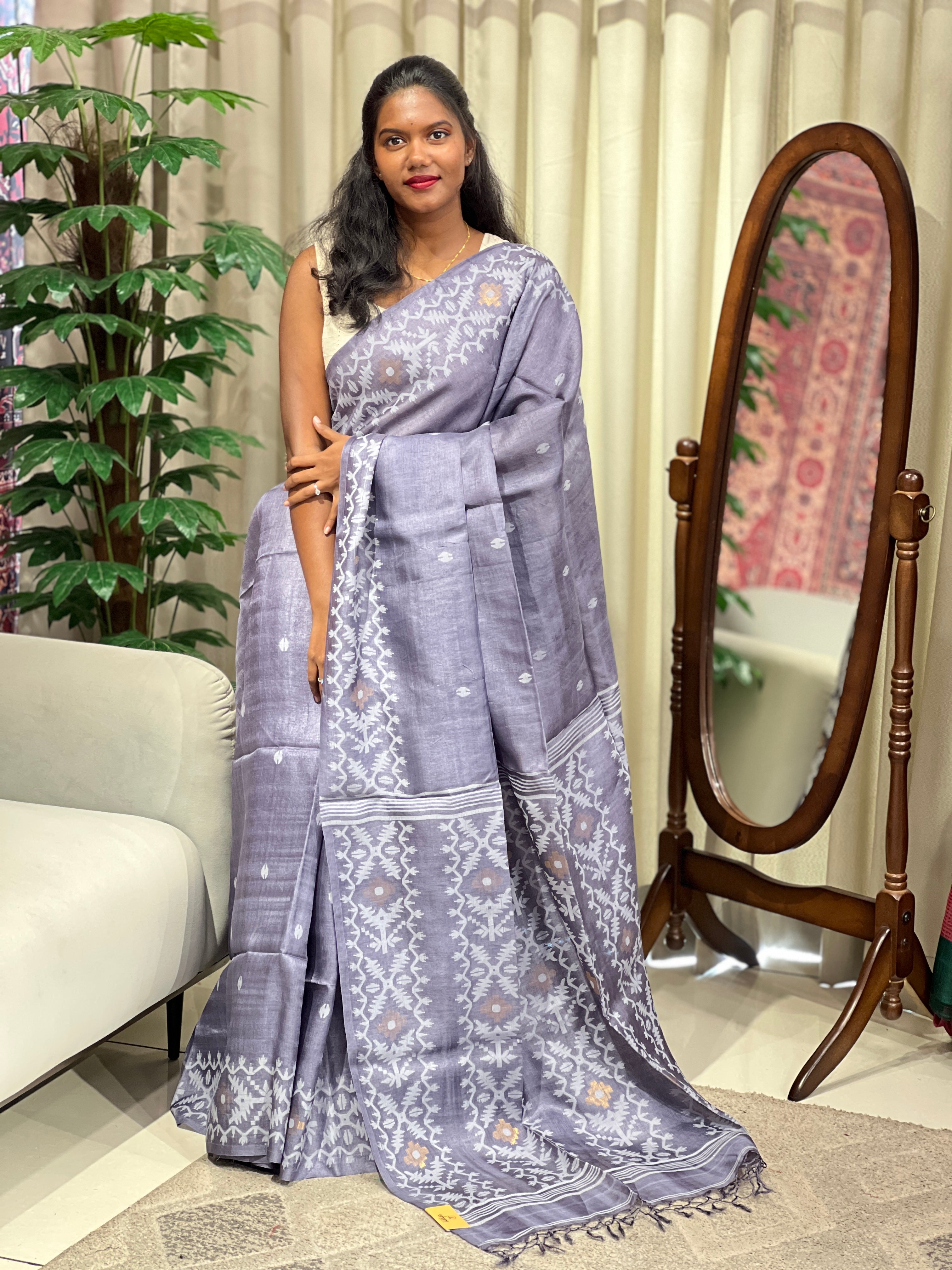 Jamdani Weaved Tussar Saree | SKD109