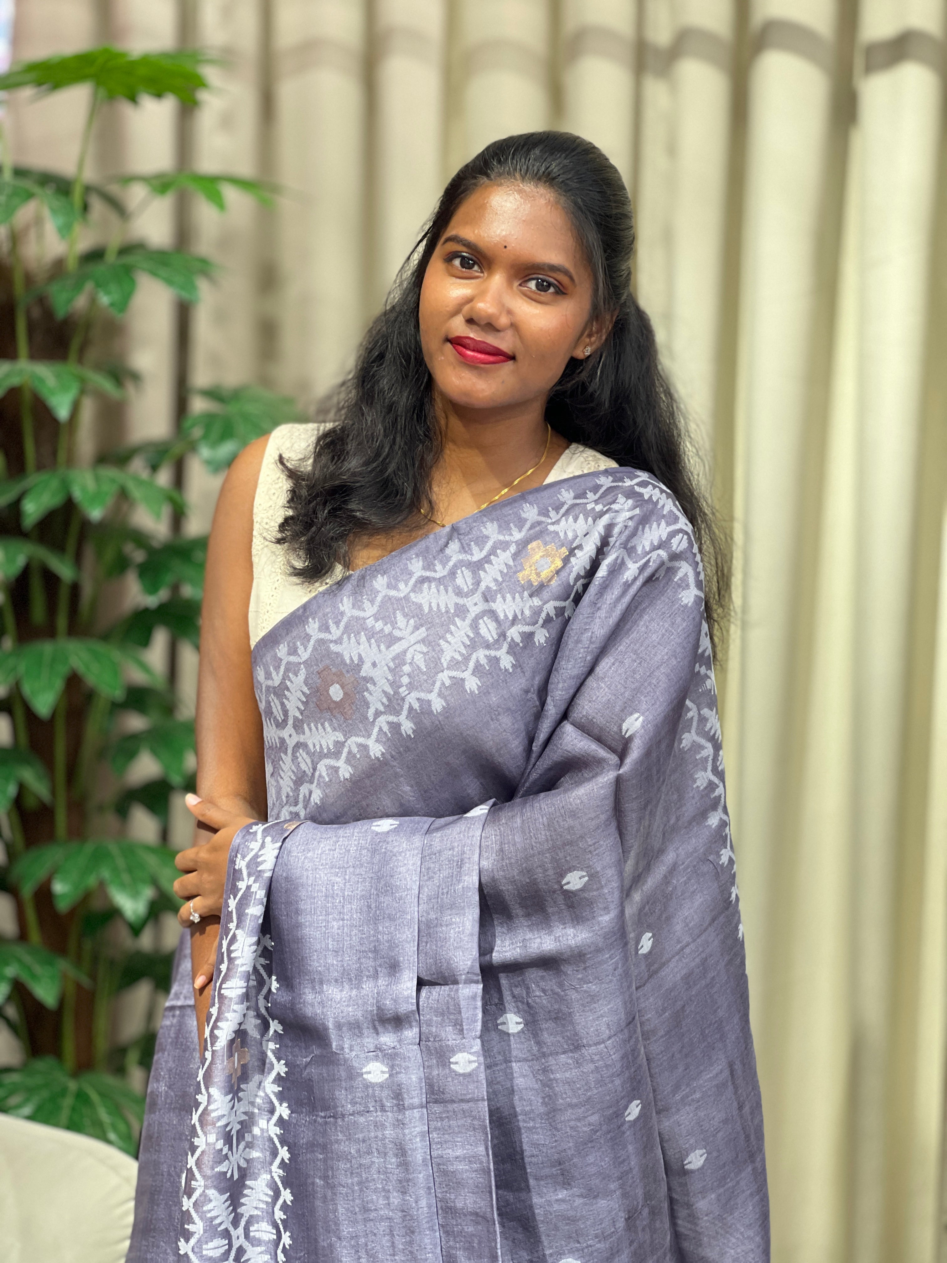 Jamdani Weaved Tussar Saree | SKD109