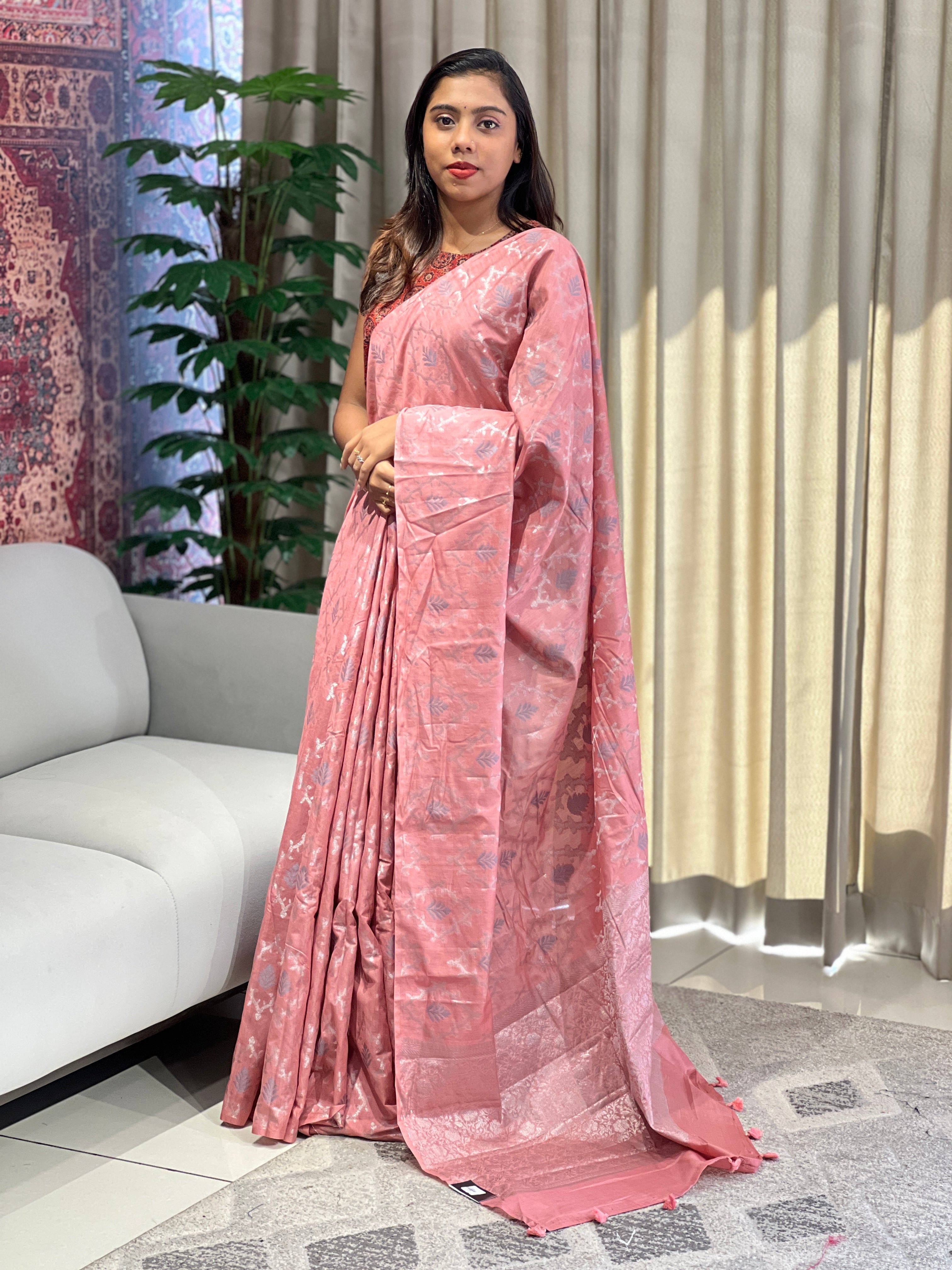 Zari And Thread Woven Banarasi Silk Saree | YNG975