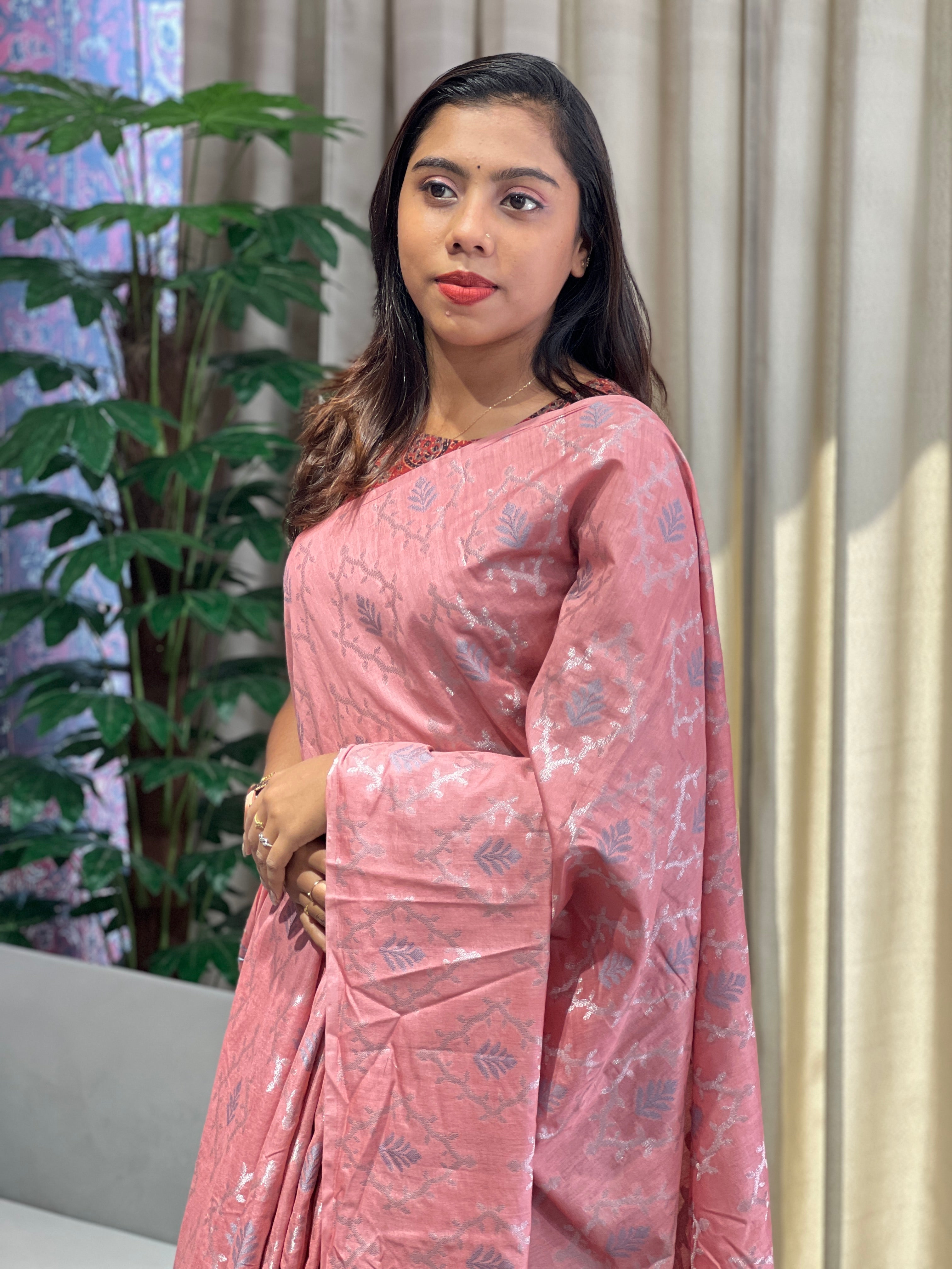 Zari And Thread Woven Banarasi Silk Saree | YNG975