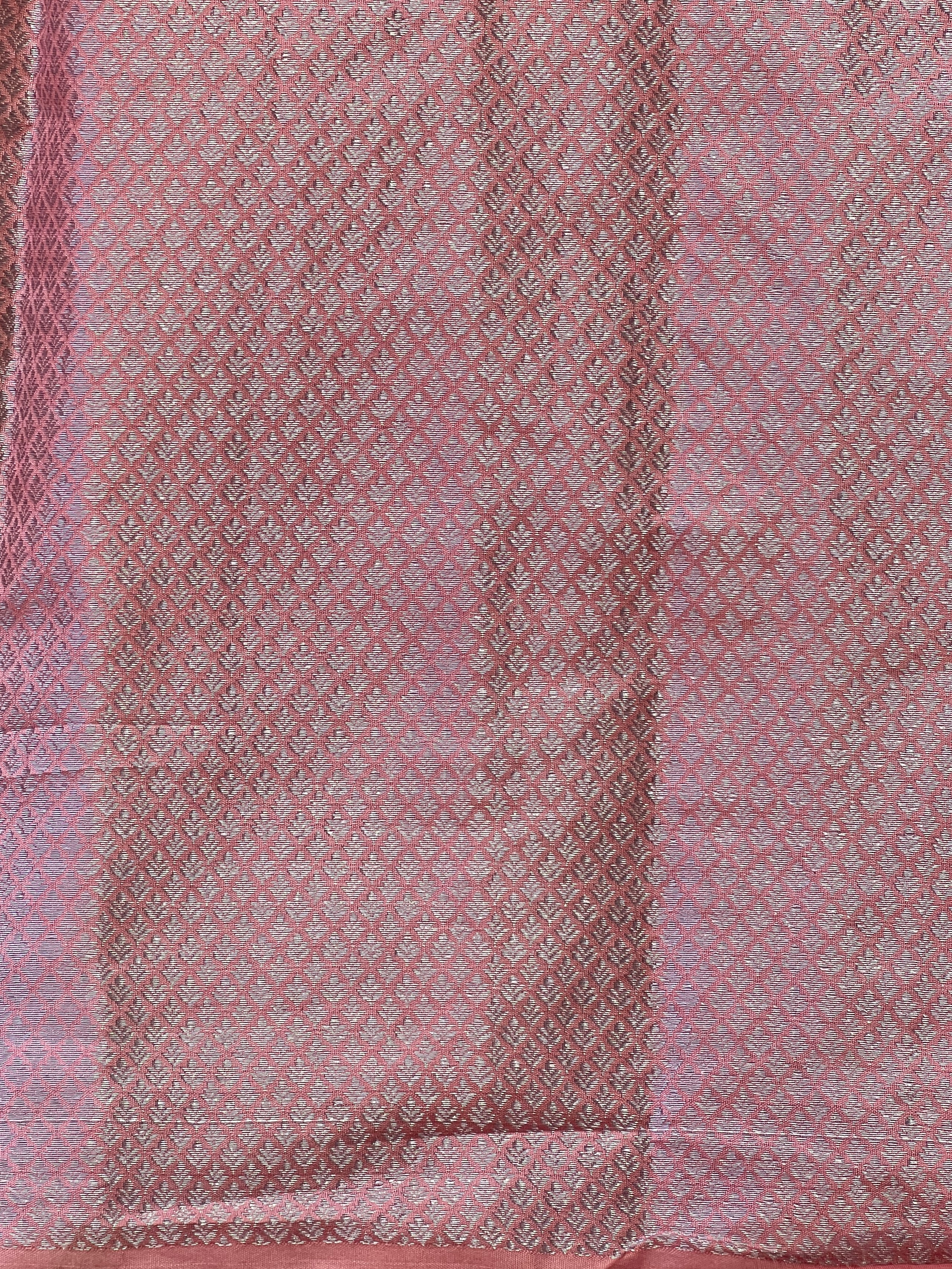 Zari And Thread Woven Banarasi Silk Saree | YNG975