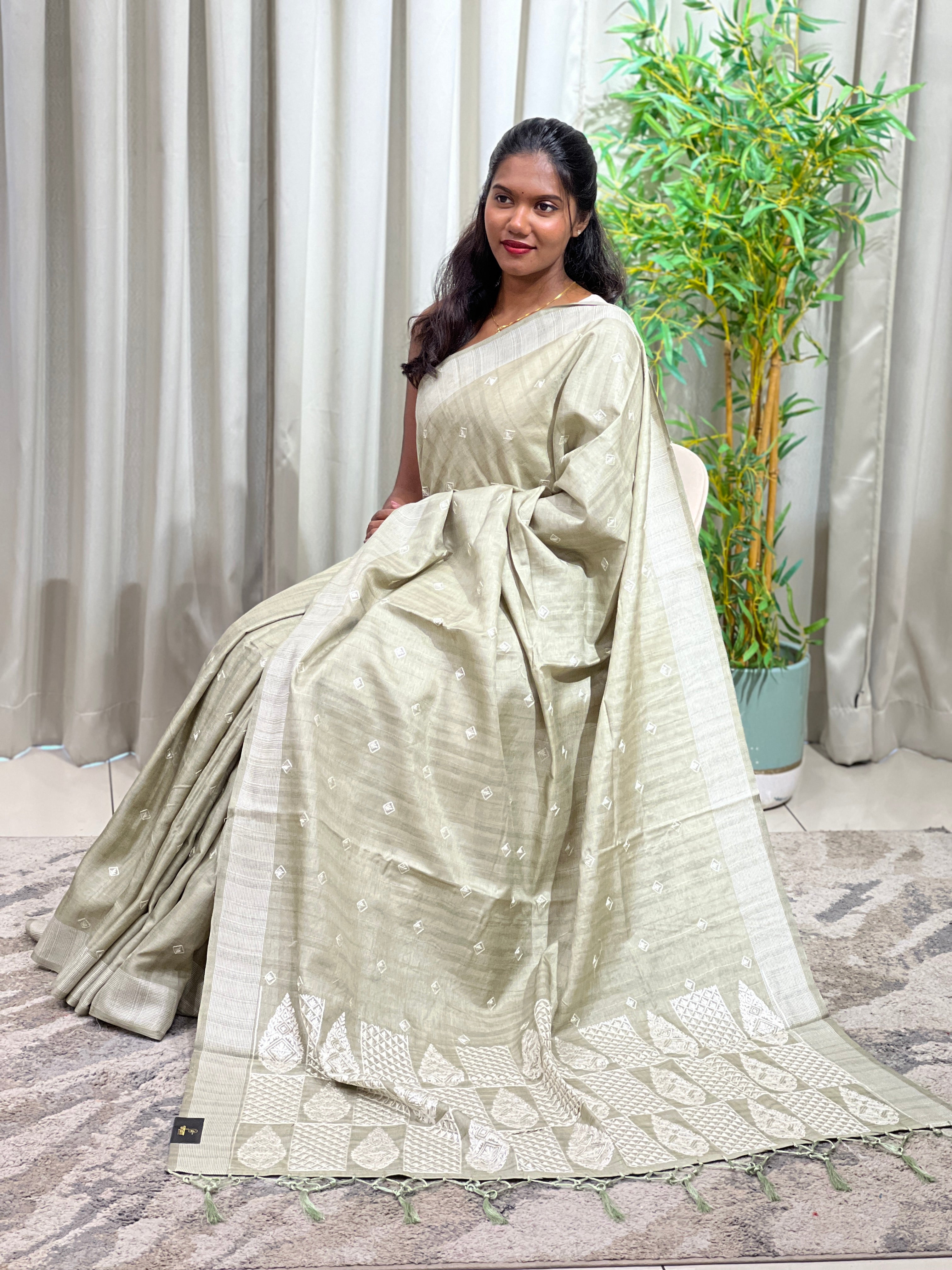 Buta Pattern Tussar Saree | SUN787