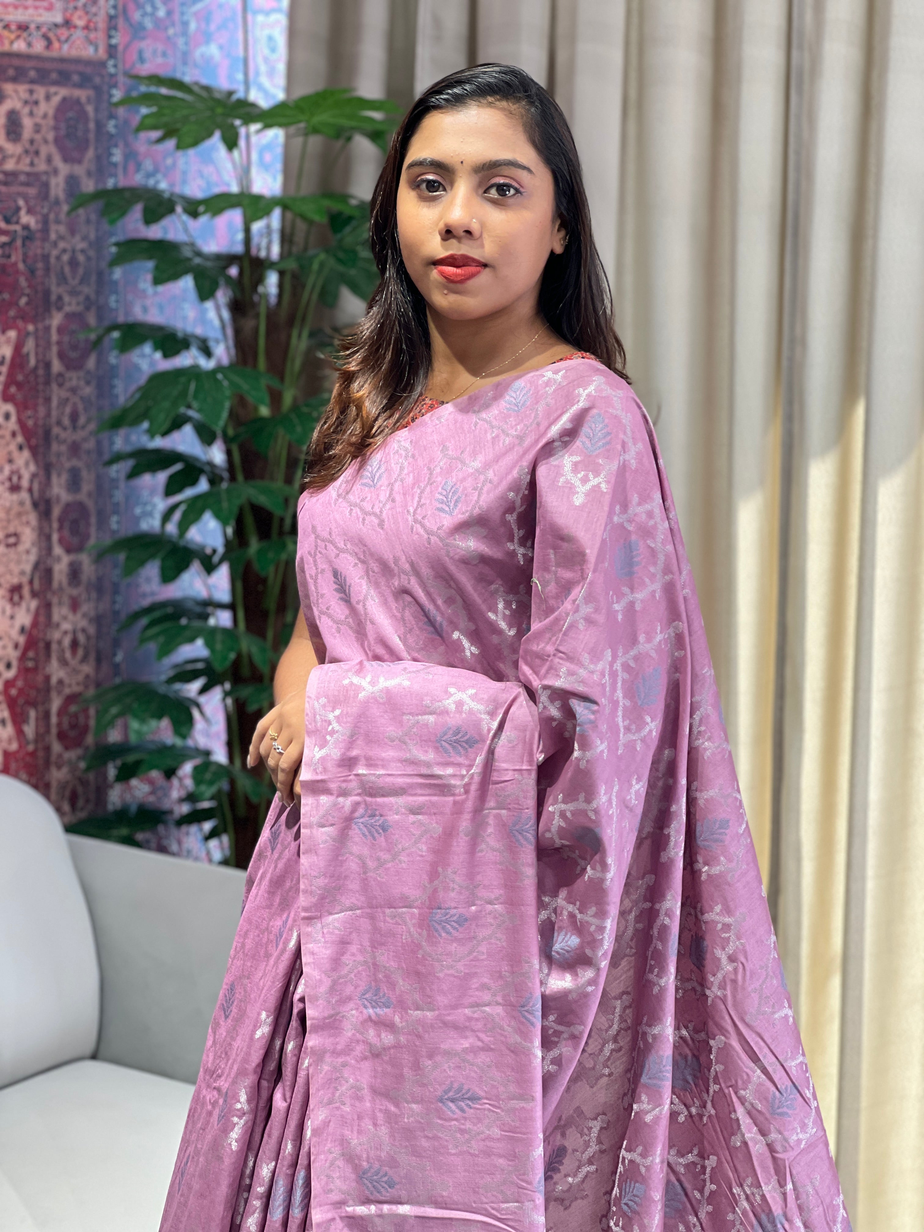 Zari And Thread Woven Banarasi Silk Saree | YNG973