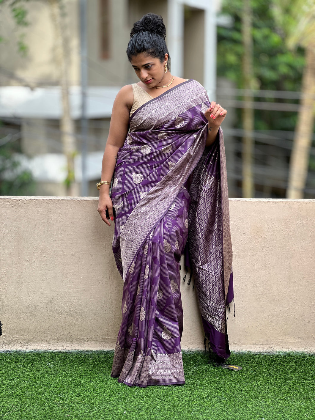 Thread Weaving Pattern Semi Silk Saree | TR145