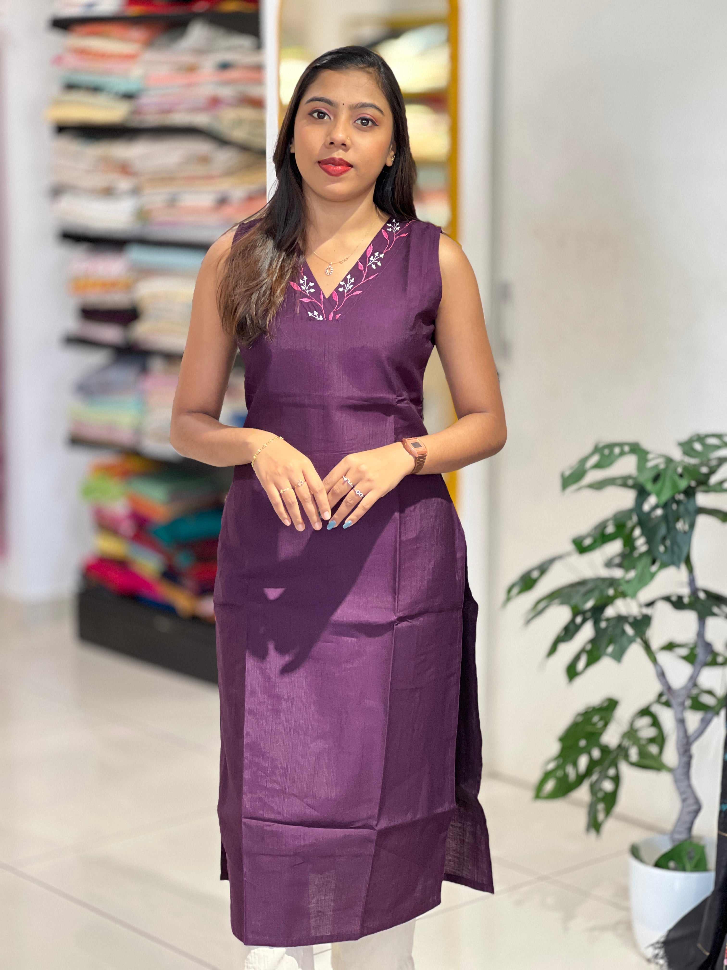 Floral Machine Embroidery Rayon Finish Kurta | VSI139