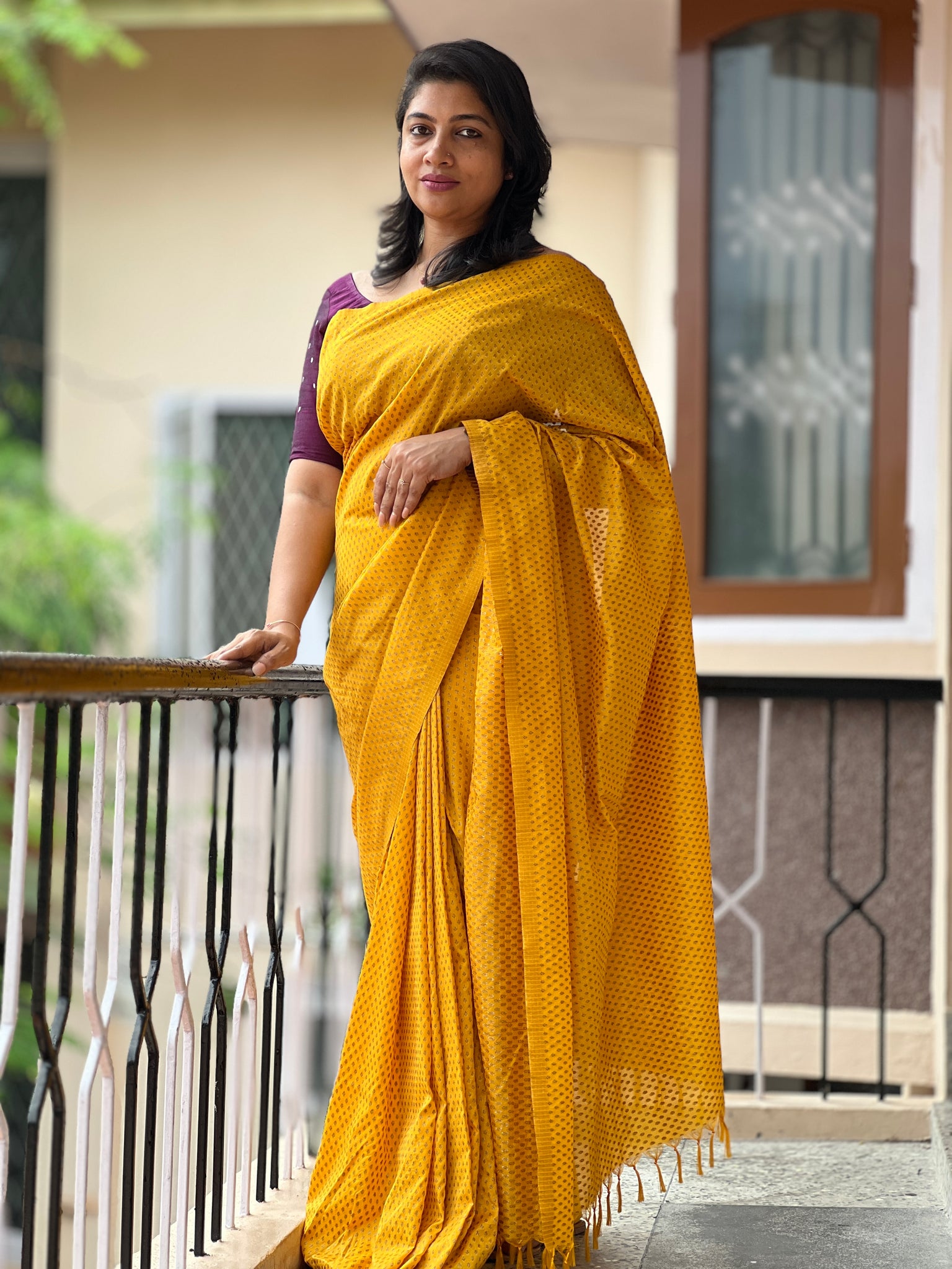 Georgette Saree in Light golden with Weaving,plain - SR20392