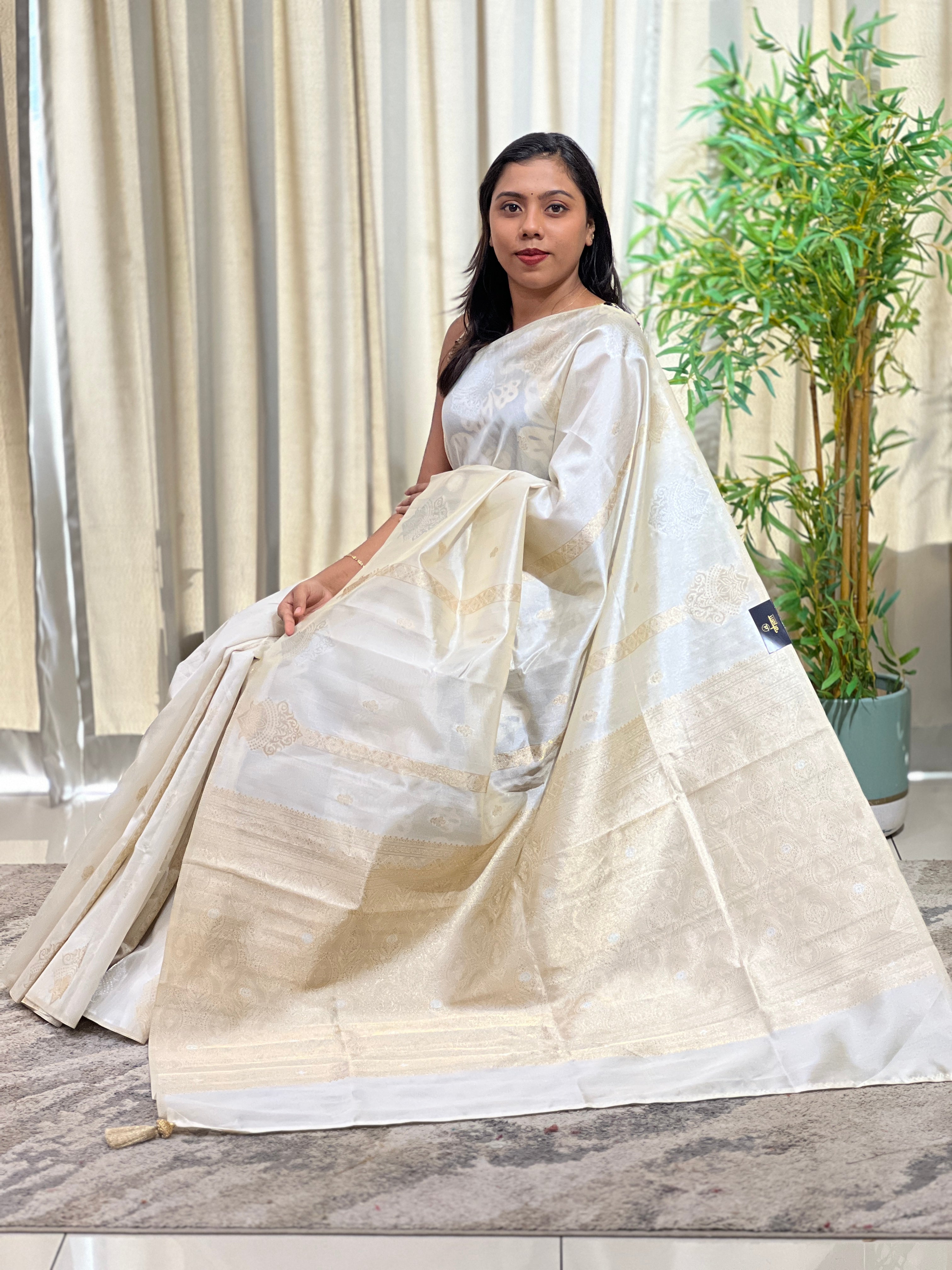 Floral Zari Woven Pattern Semi Silk Saree | HT463