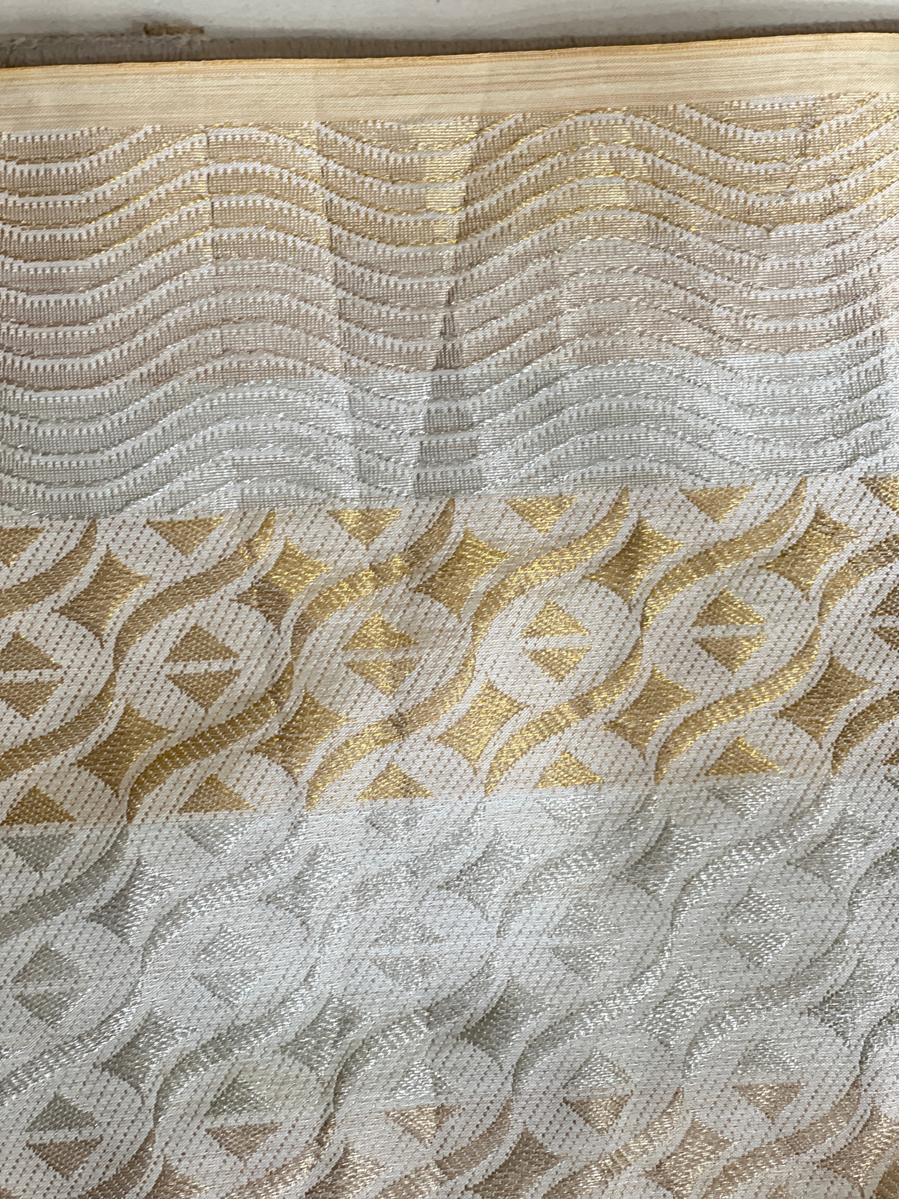 Zari Woven Pattern Semi Silk Saree | HT465
