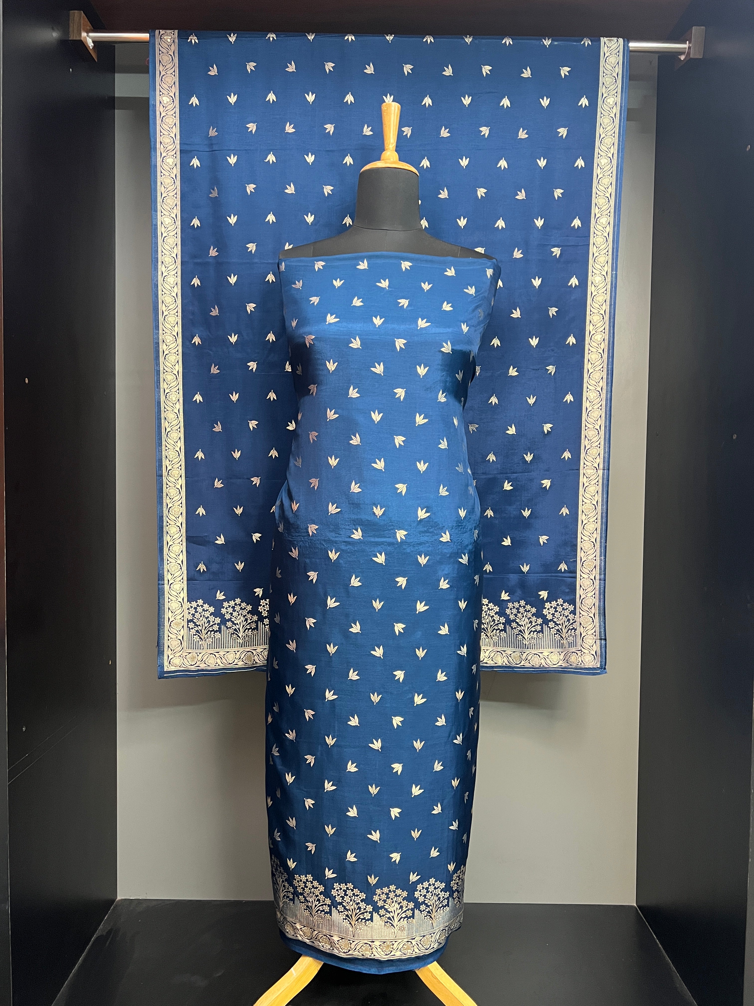 Zari Butta Weaved Banarasi Silk Salwar Set | YNG1203