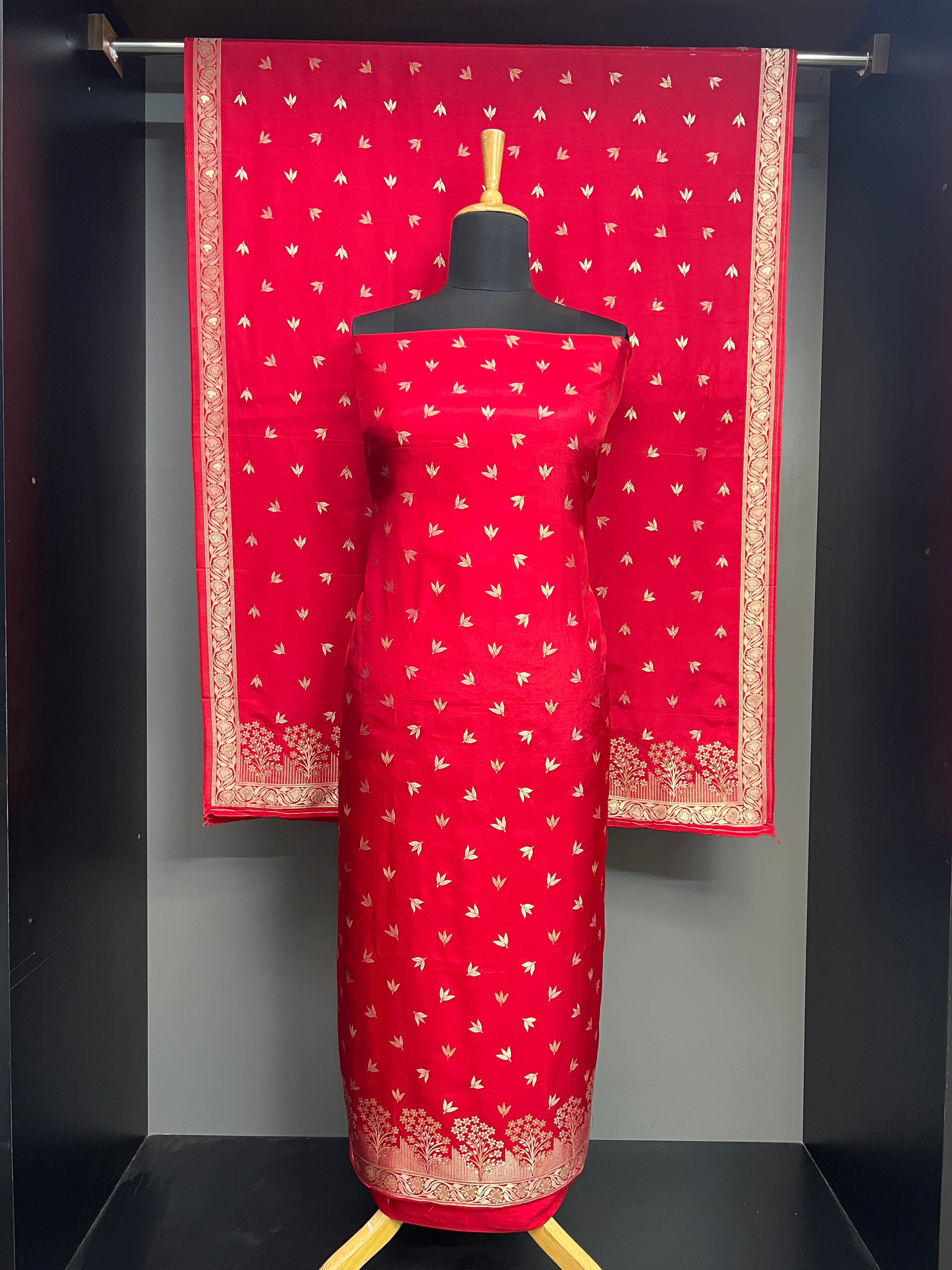 Zari Butta Weaved Banarasi Silk Salwar Set | YNG1202