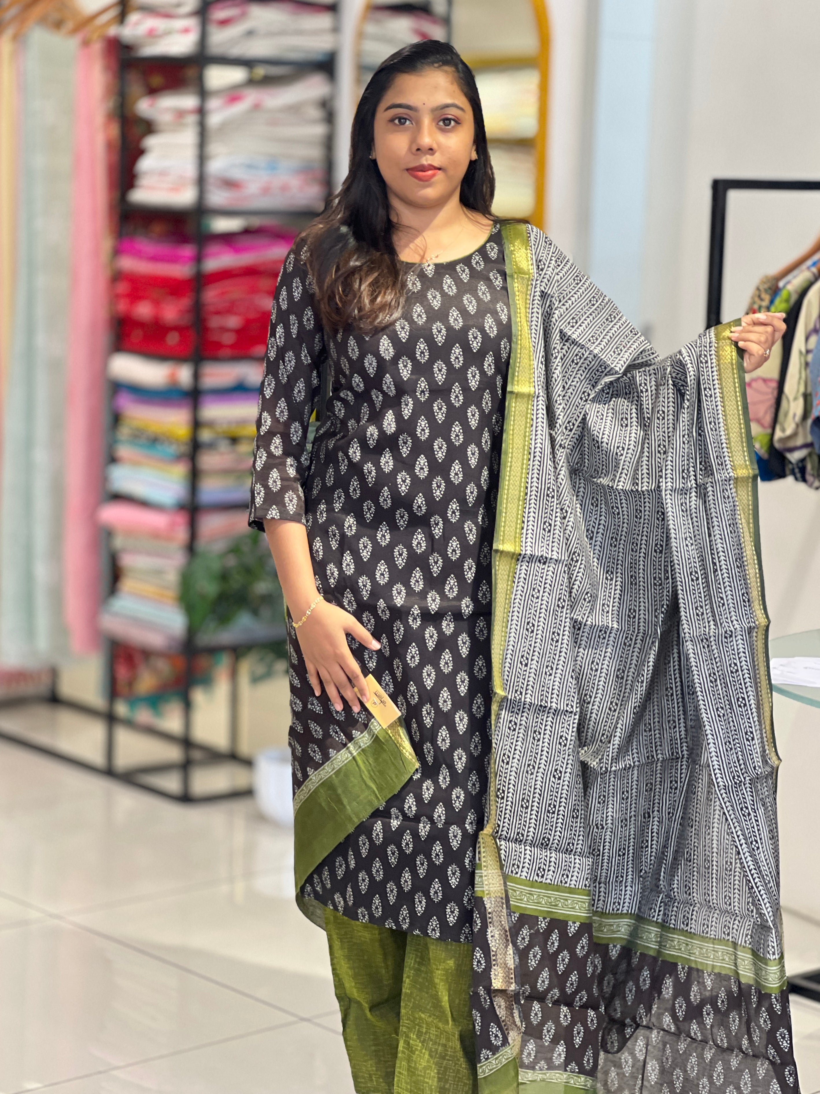 Floral Printed Pattern Chanderi  Kurta Set | SLM212