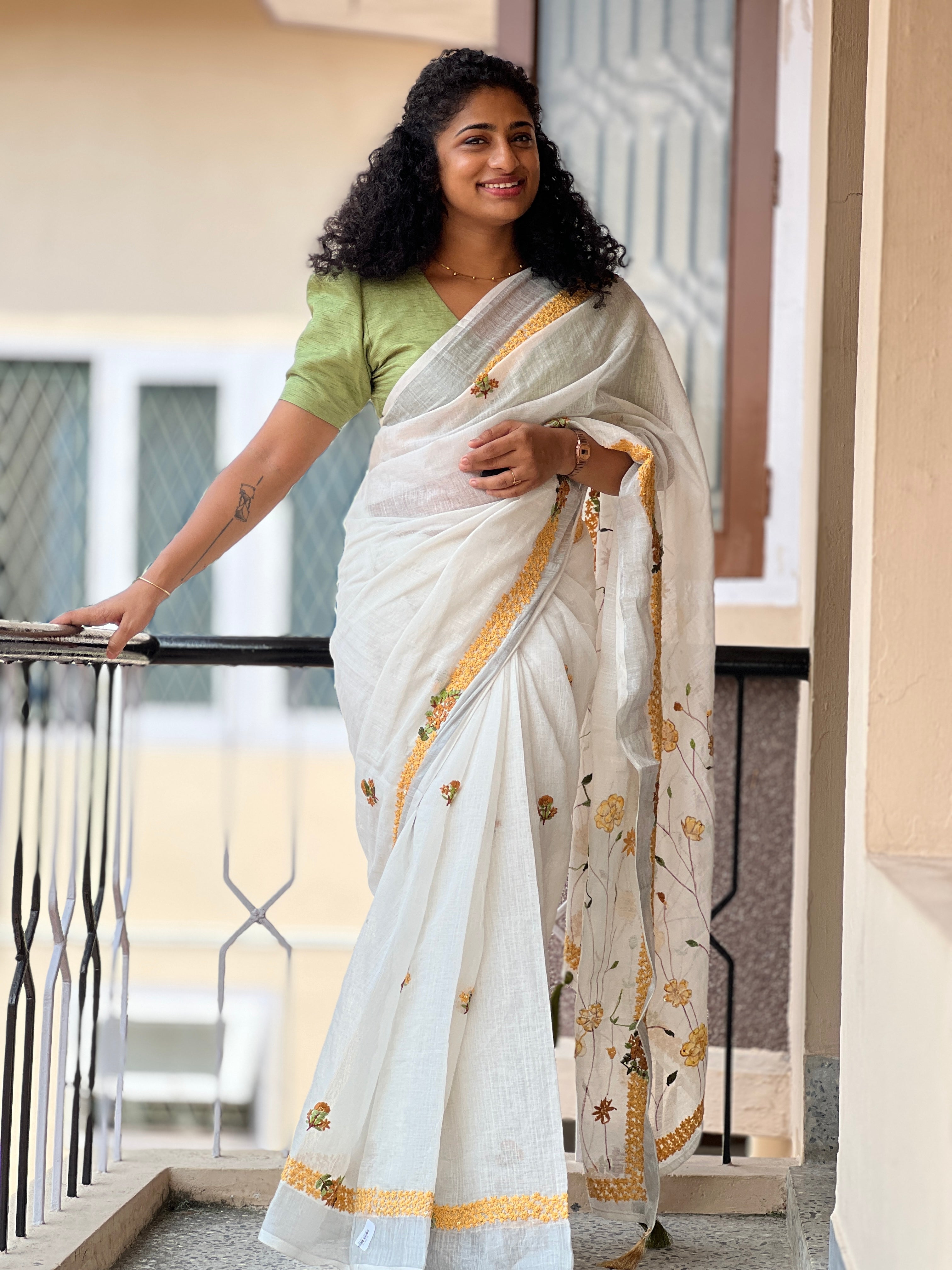 Scattered Embroidery Pattern Linen Saree | RP401