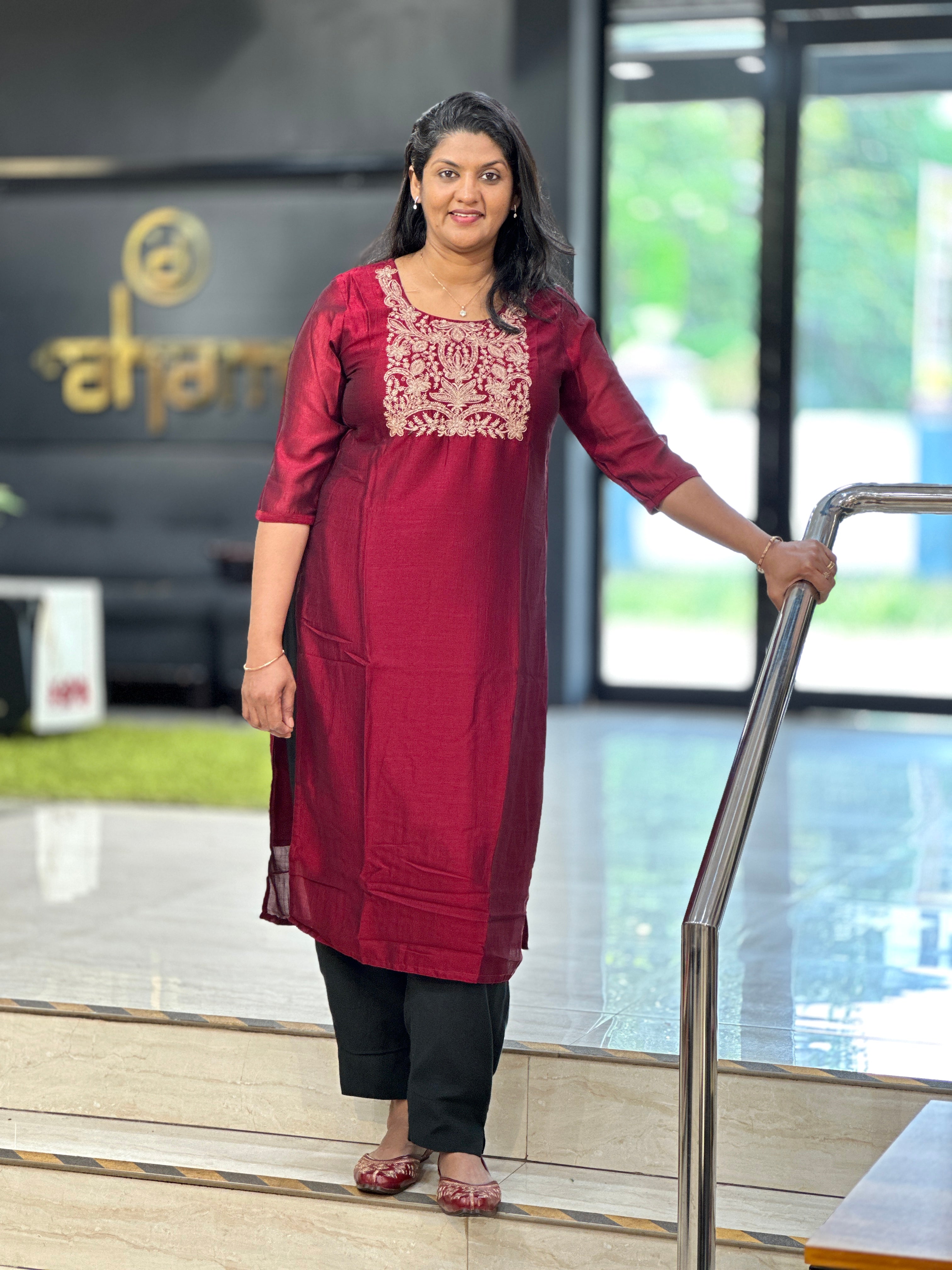 Embroidery Detailed Vichitra Silk Kurta | VSI168