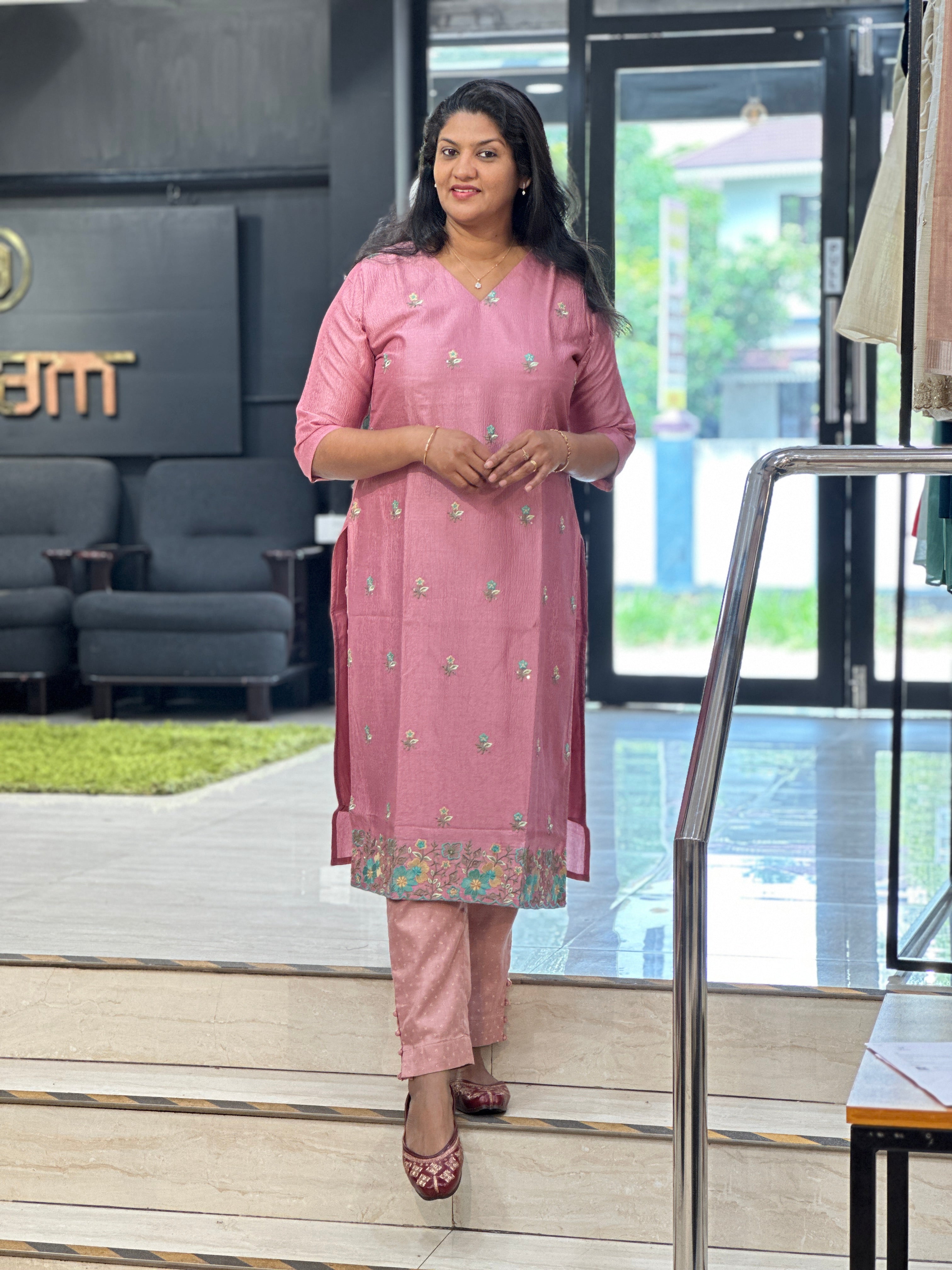 Floral Embroidery Detailed Crush Silk Kurta | VSI167