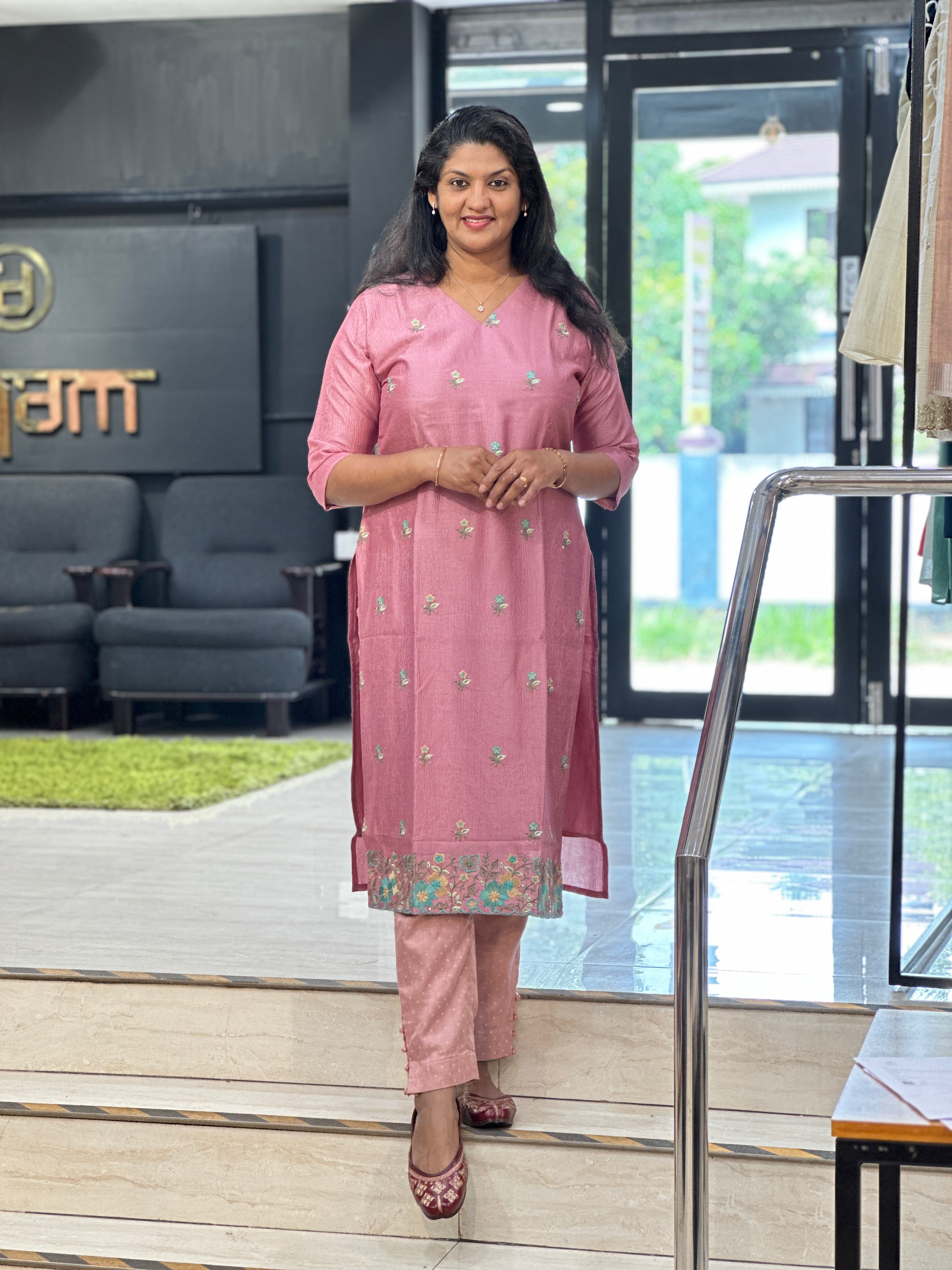 Floral Embroidery Detailed Crush Silk Kurta | VSI167