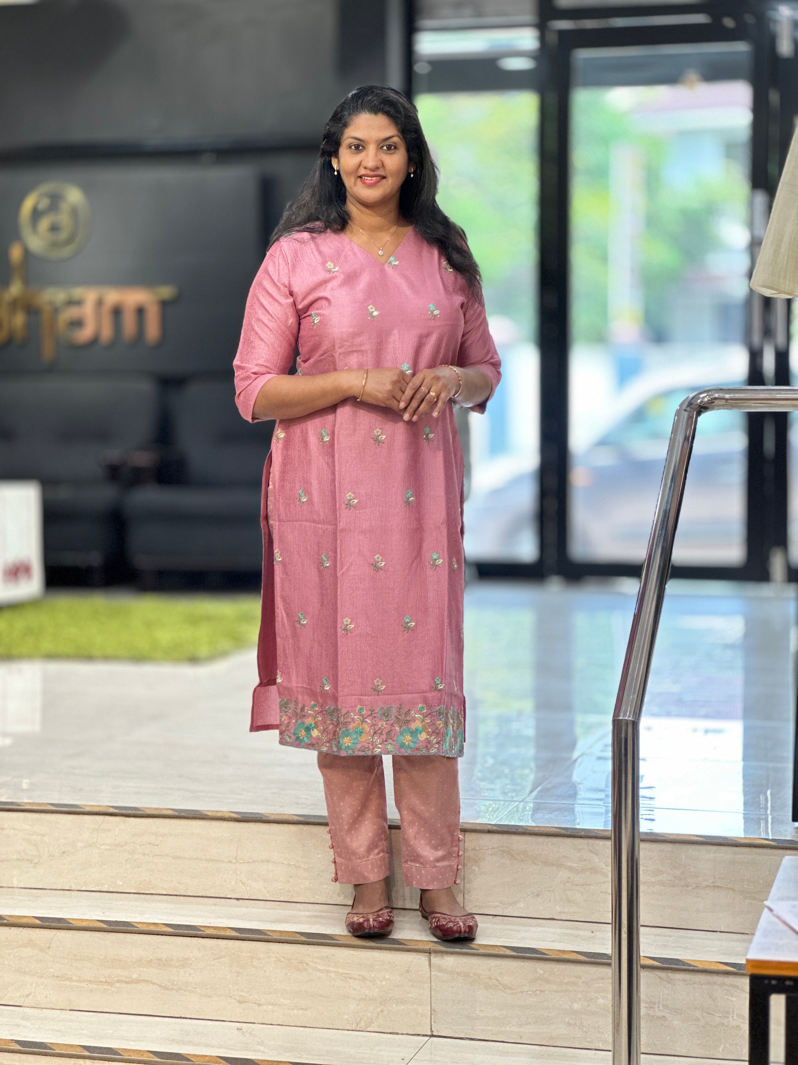 Floral Embroidery Detailed Crush Silk Kurta | VSI167